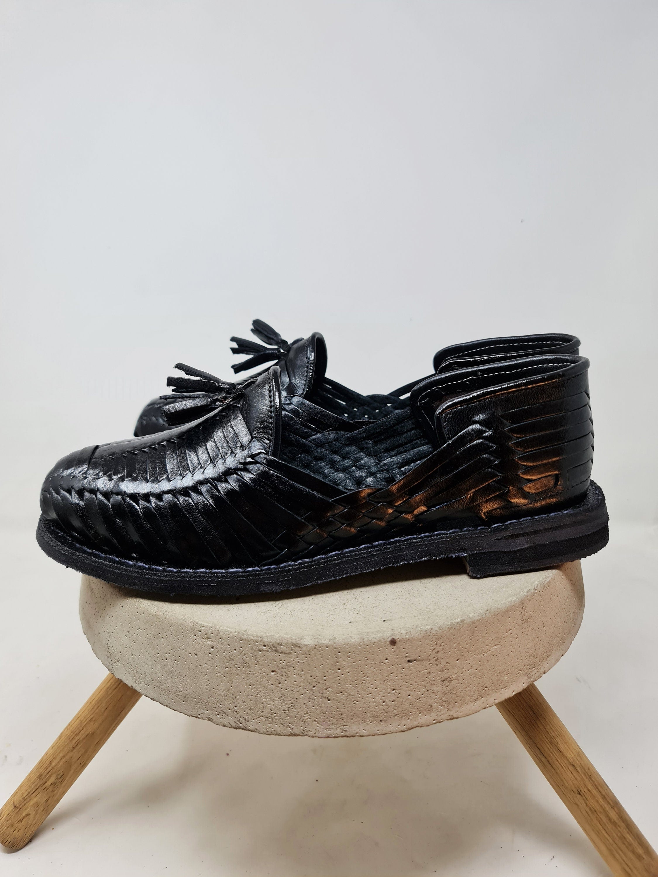 Mexican huaraches for men. Handmade black shoes