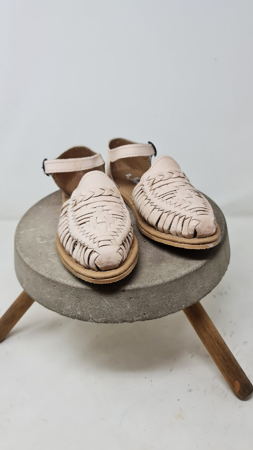 Women's closed-toe huaraches, handmade shoes made in Mexico