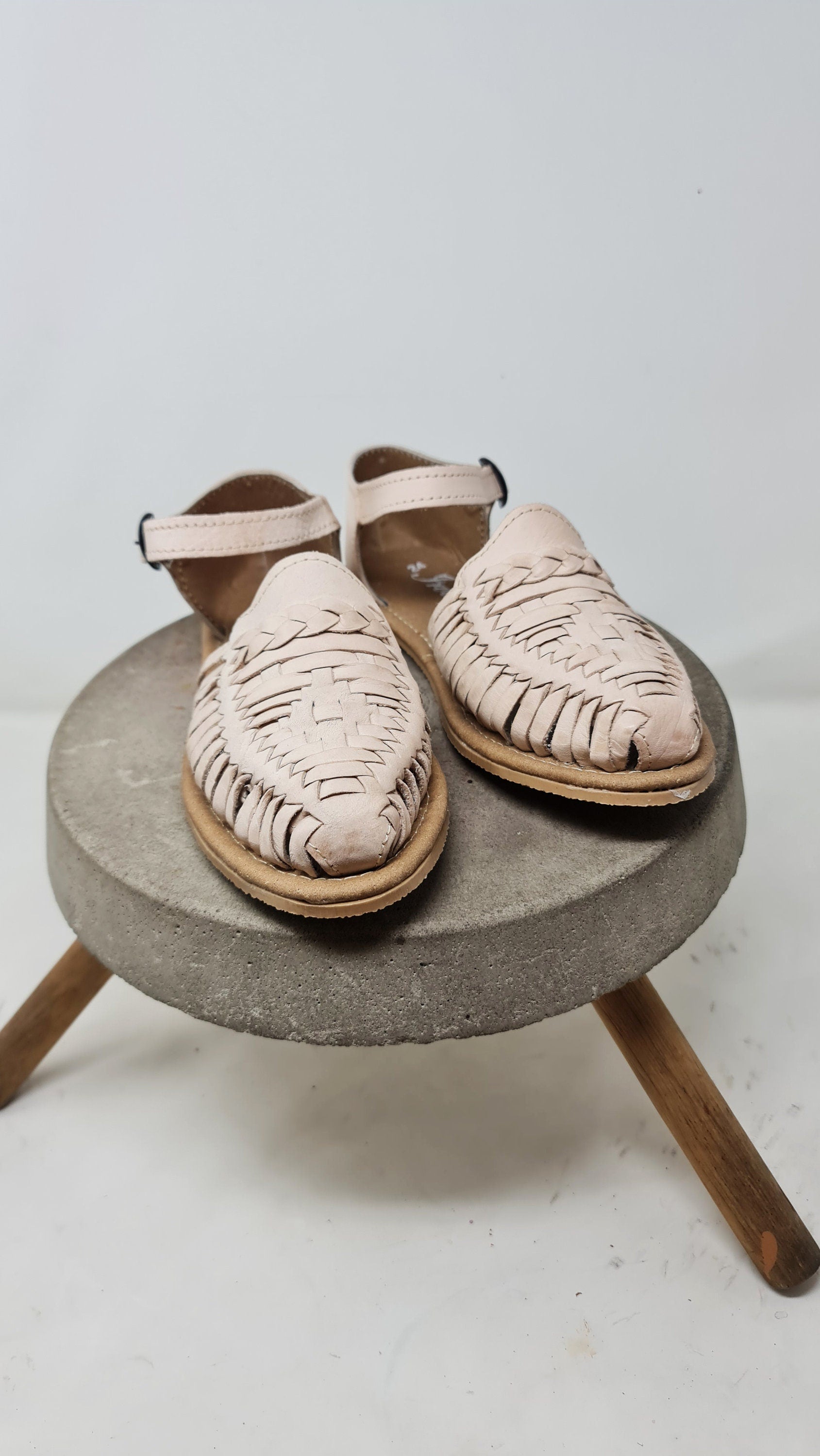 Women's closed-toe huaraches, handmade shoes made in Mexico