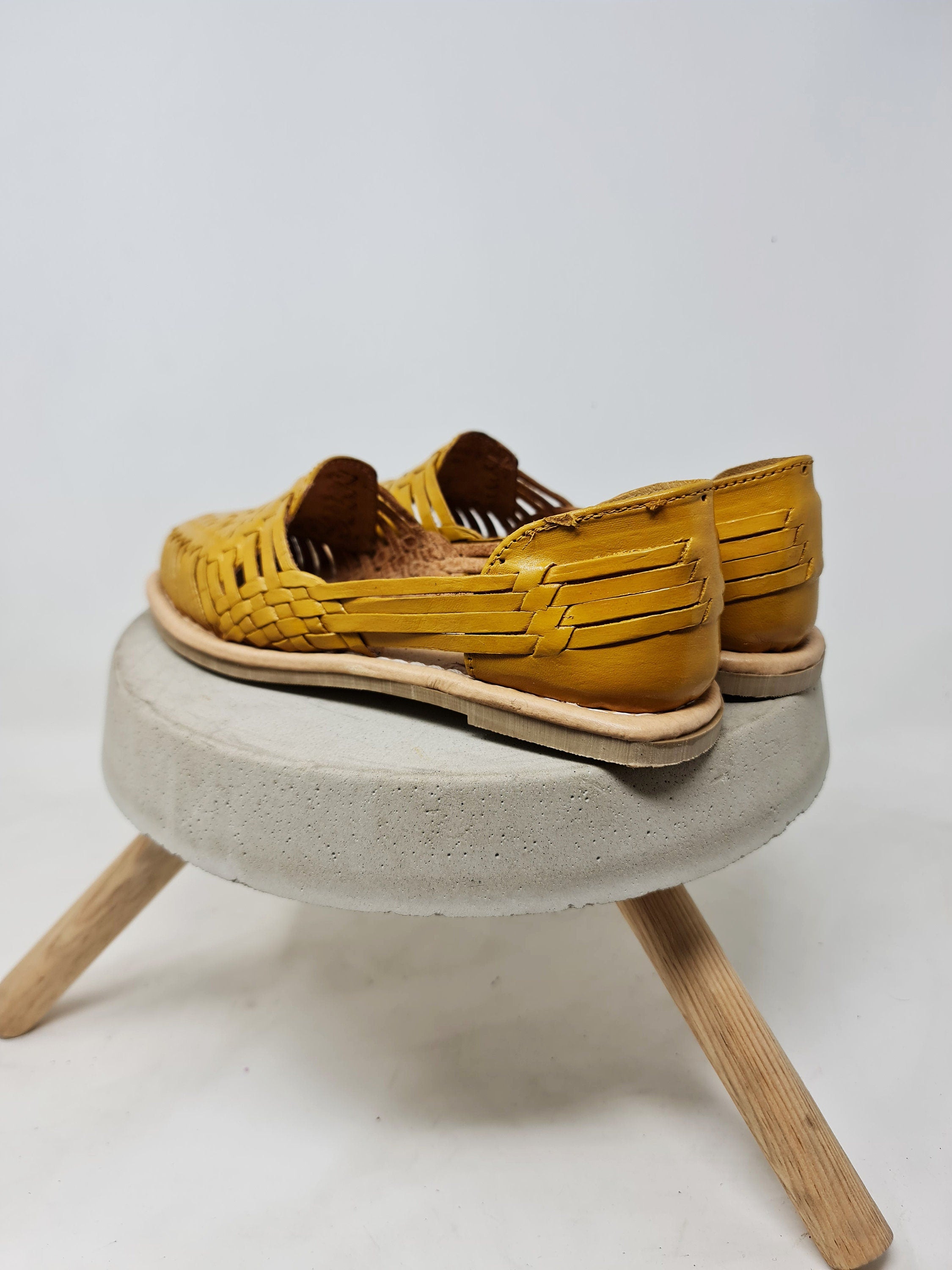 Mustard-colored Mexican huaraches for women, hurache shoe for woman