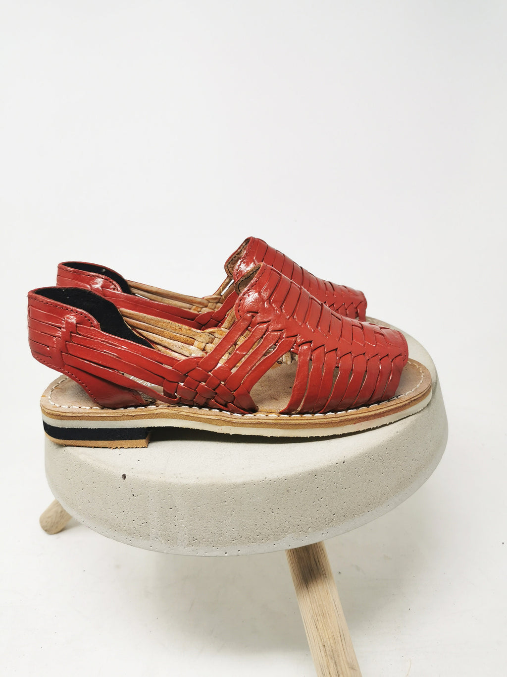 Huaraches para mujer en color rojo con punta abierta - Confort y estilo en tus pies
