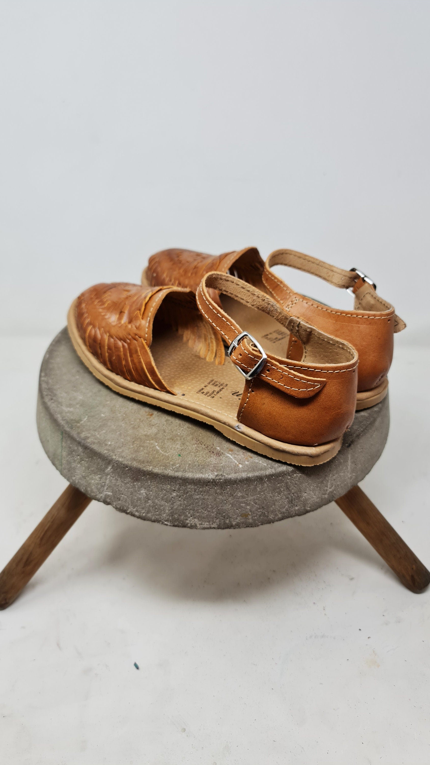 Women's brown buckled huaraches - Stylish and comfortable design