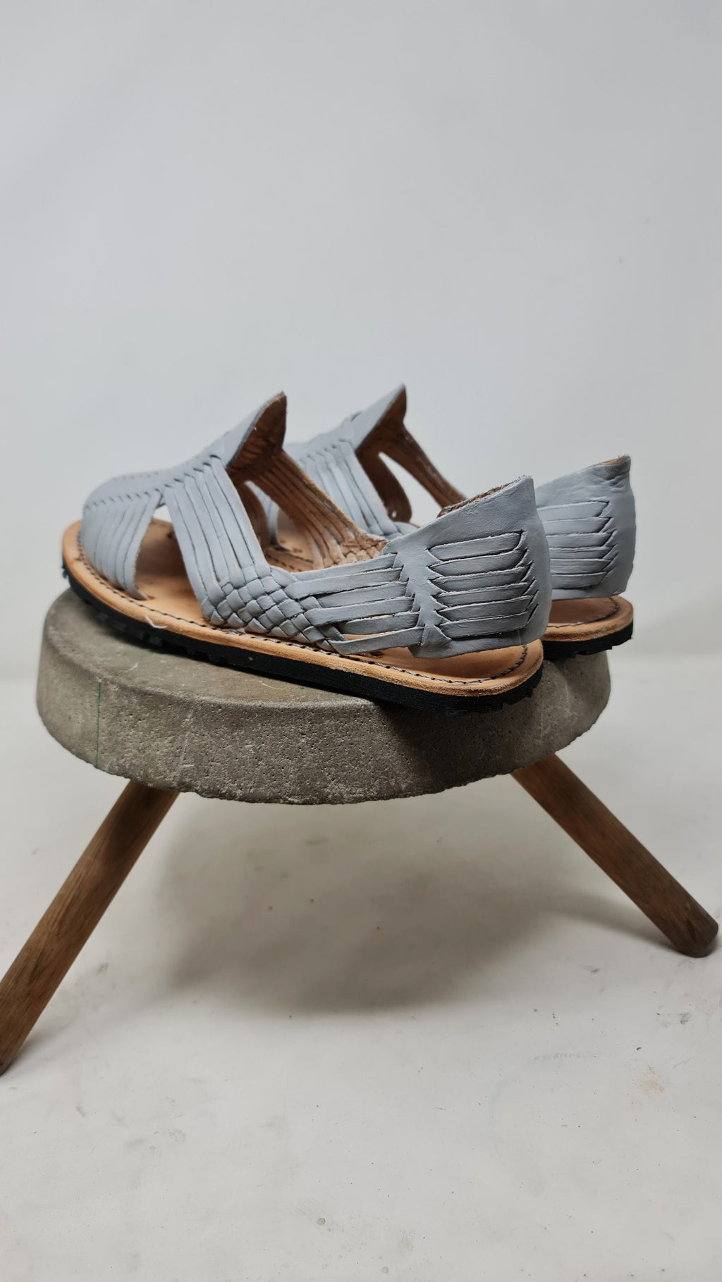 Huaraches mexicanos para hombre color gris y con suela resistente - Mexican Sandals with tire sole - estilo mexicano - gift for him