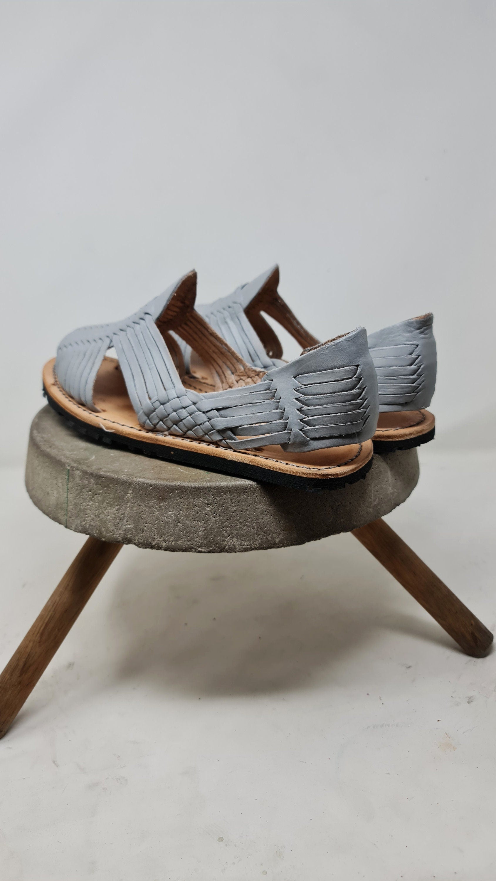 Huaraches mexicanos para hombre color gris y con suela resistente - Mexican Sandals with tire sole - estilo mexicano - gift for him
