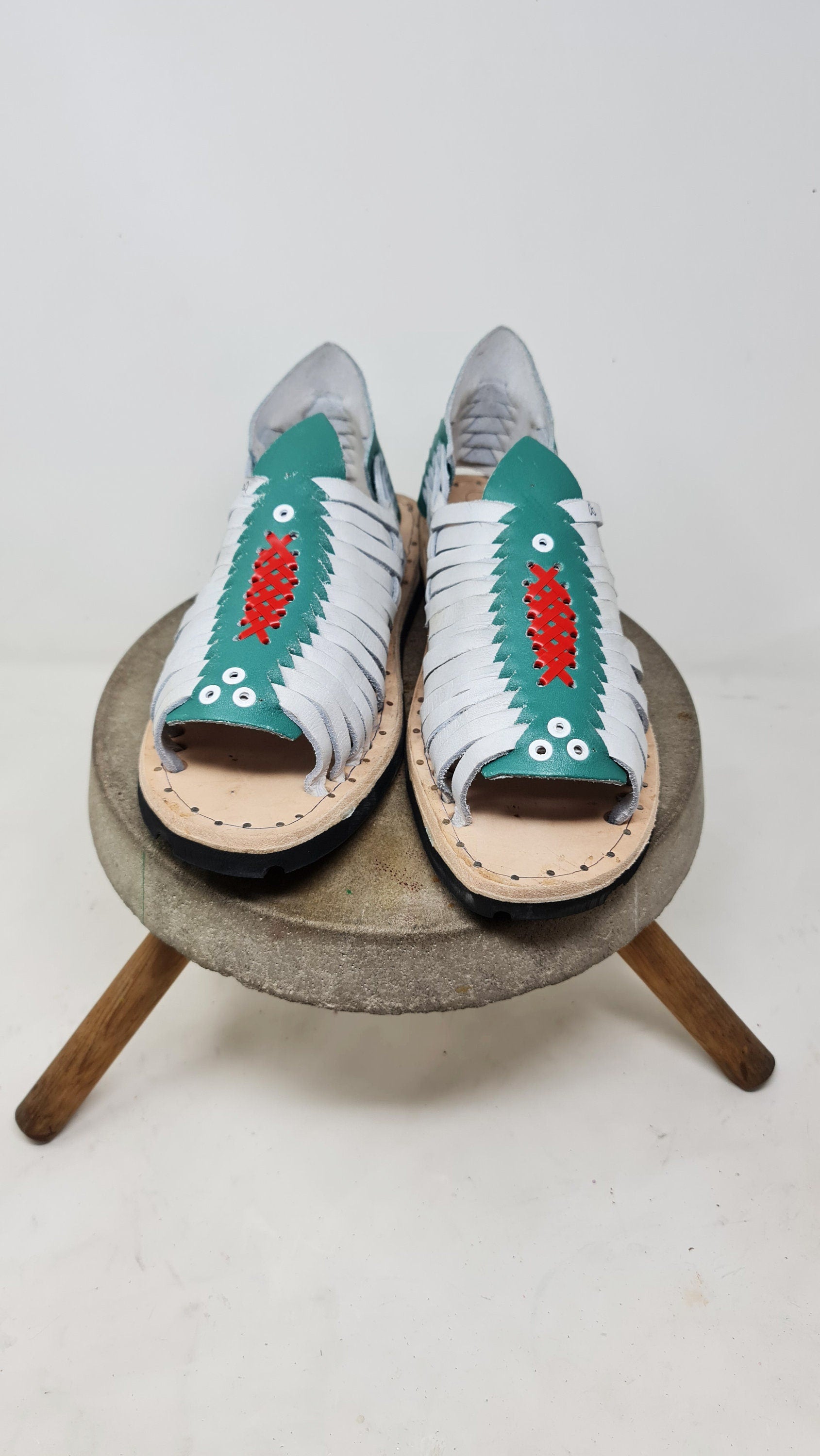 Men's white strap huaraches. Mexican sandals with tire sole
