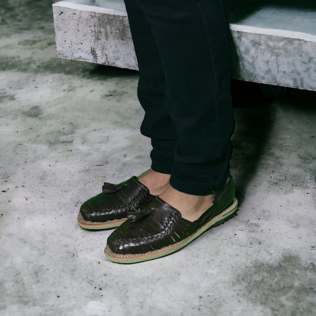 Mocasines tejidos a mano para hombre – cuero marrón