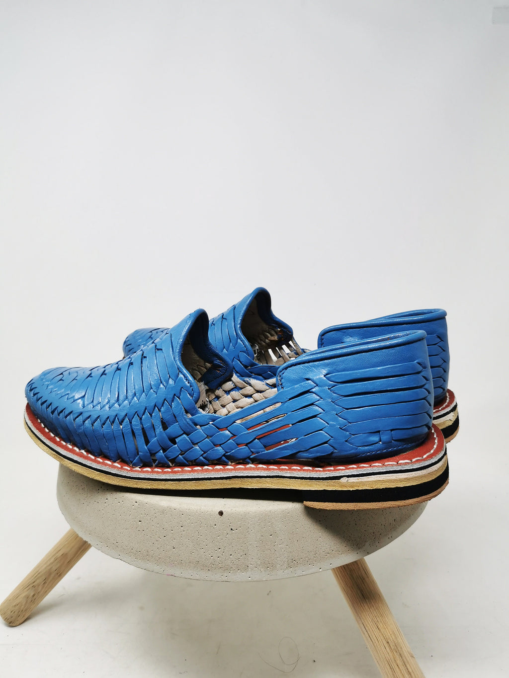 Men's Closed-Toe Mexican Huaraches in Blue with Leather Sole