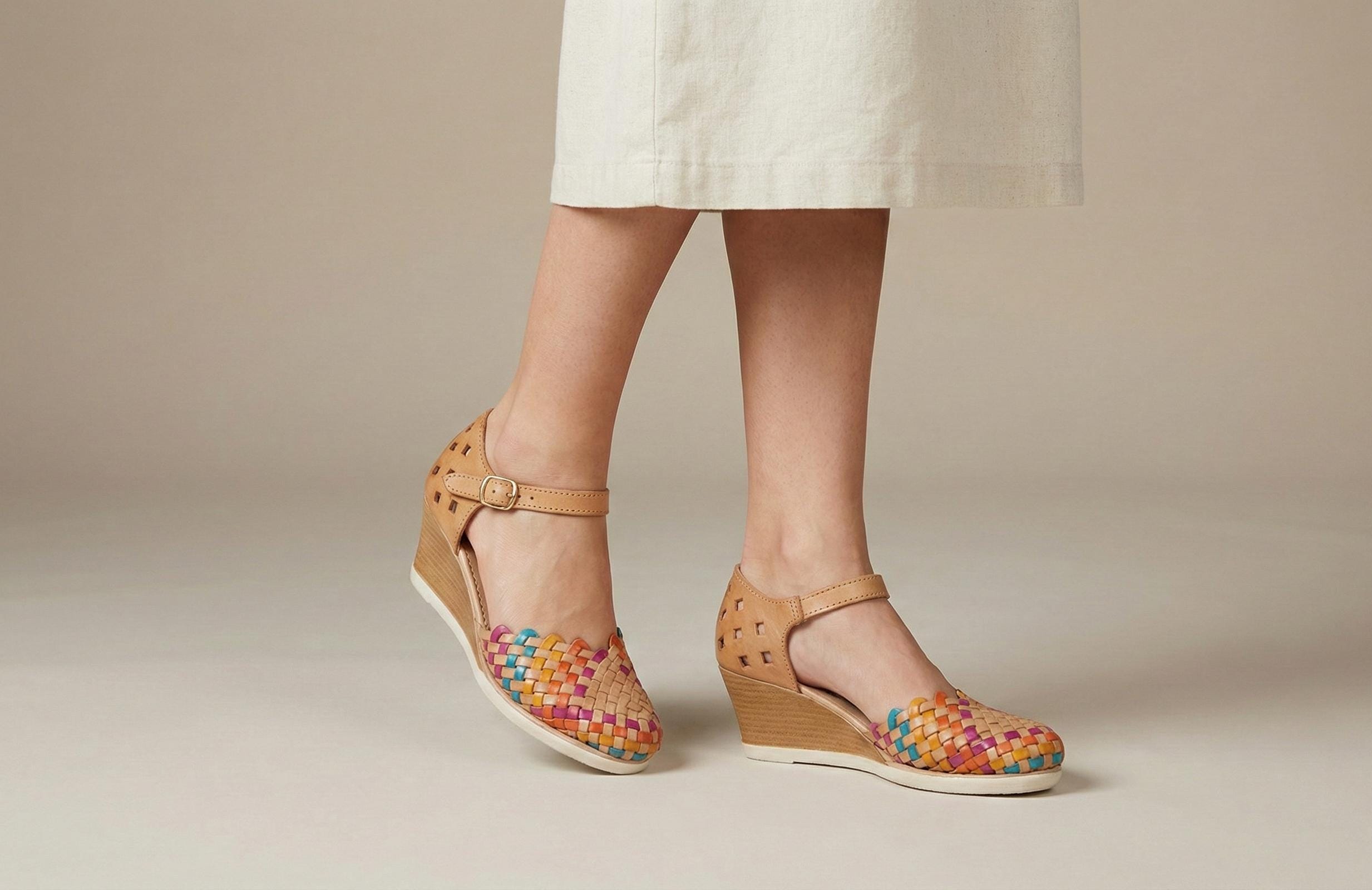 Women's Mexican huaraches with comfortable platform, closed toe, adjustable strap, colorful details, handmade in Mexico