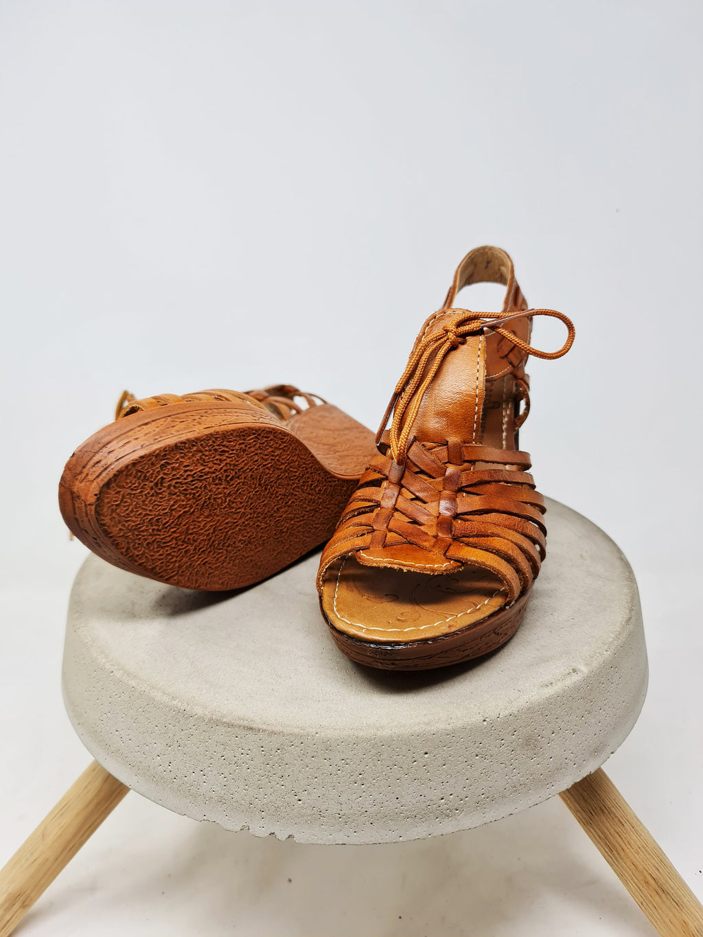 Huaraches for women, Mexican huaraches, high huaraches, Handmade, leather. Traditional Mexican huarache. Made in Mexico.