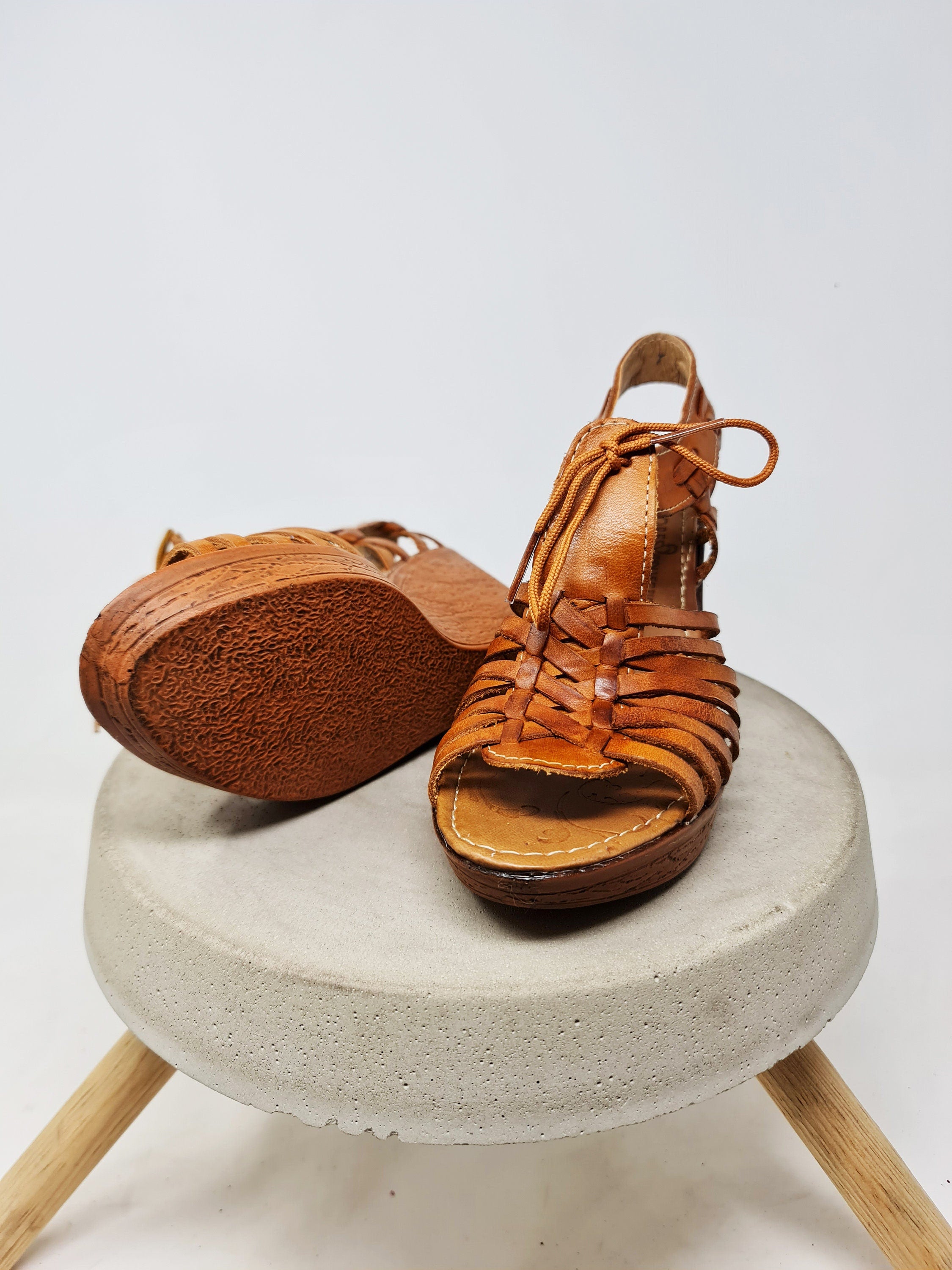 Huaraches for women, Mexican huaraches, high huaraches, Handmade, leather. Traditional Mexican huarache. Made in Mexico.