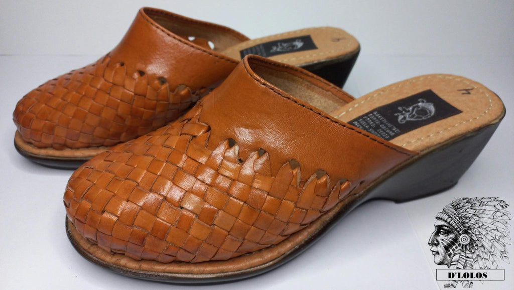 Women's platform huaraches | Closed toe, backless | Honey or reddish woven leather | Handmade in Mexico