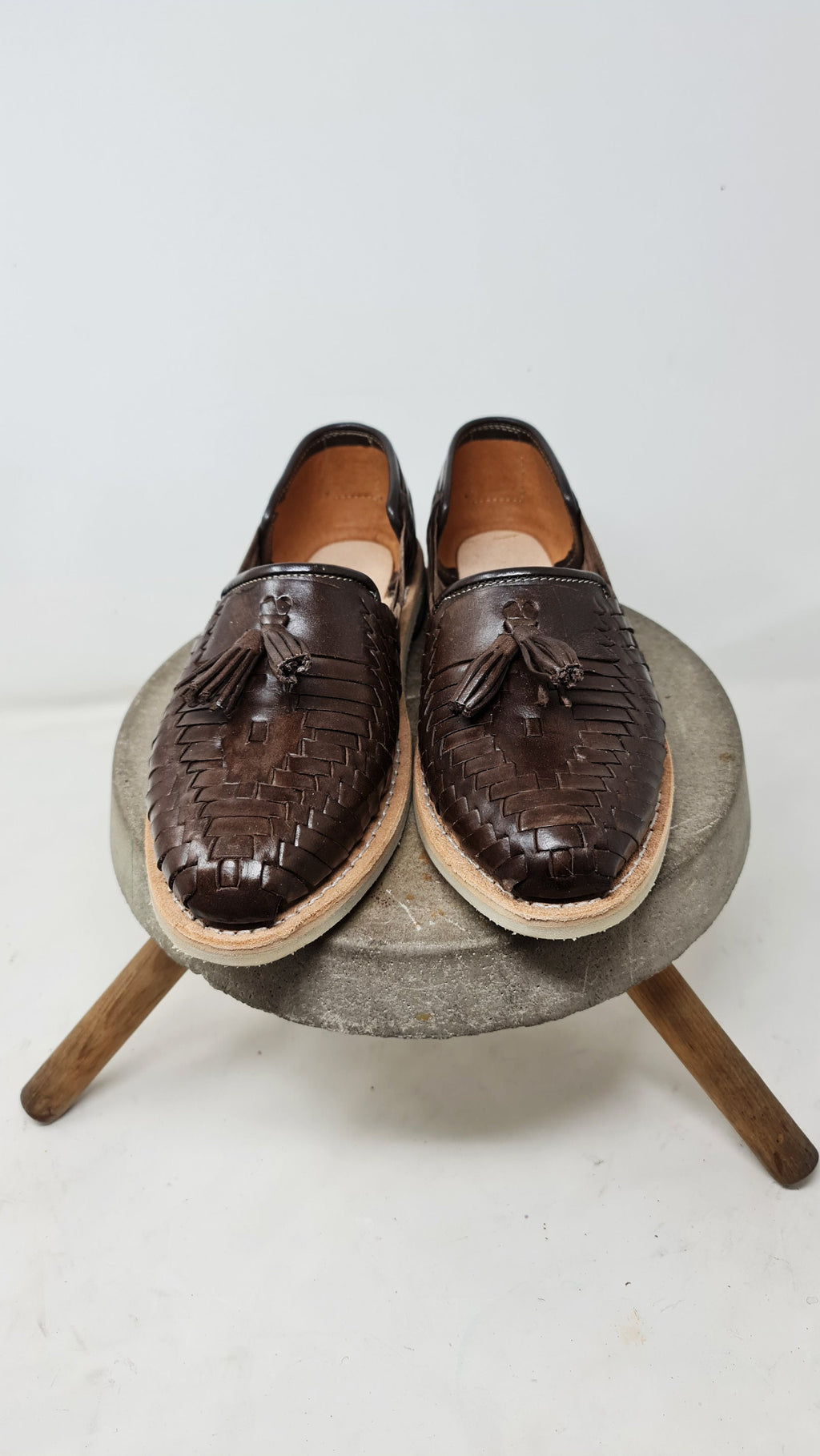 Mocasines tejidos a mano para hombre – cuero marrón