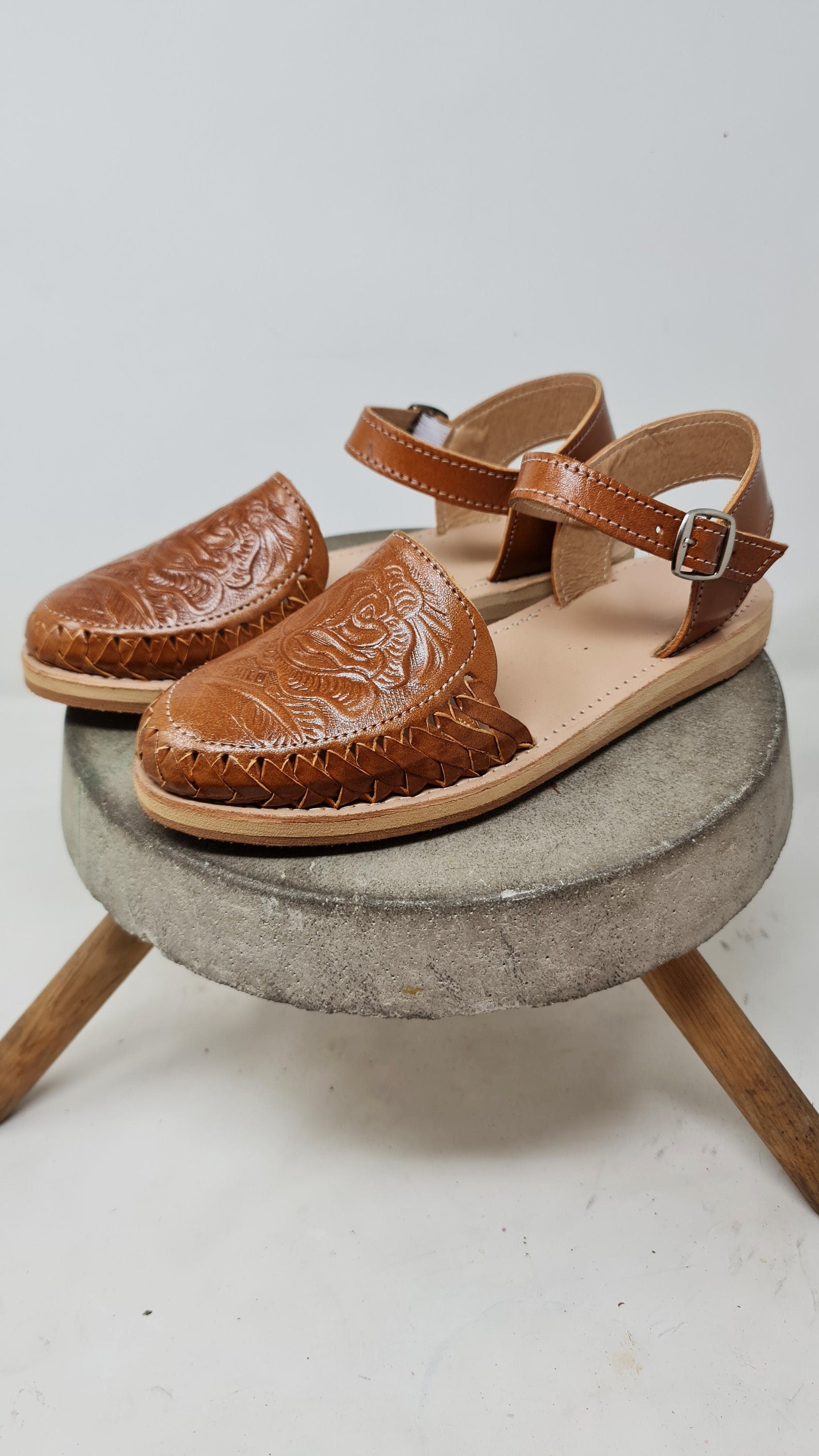 Engraved huaraches for women, huarache sandal for women
