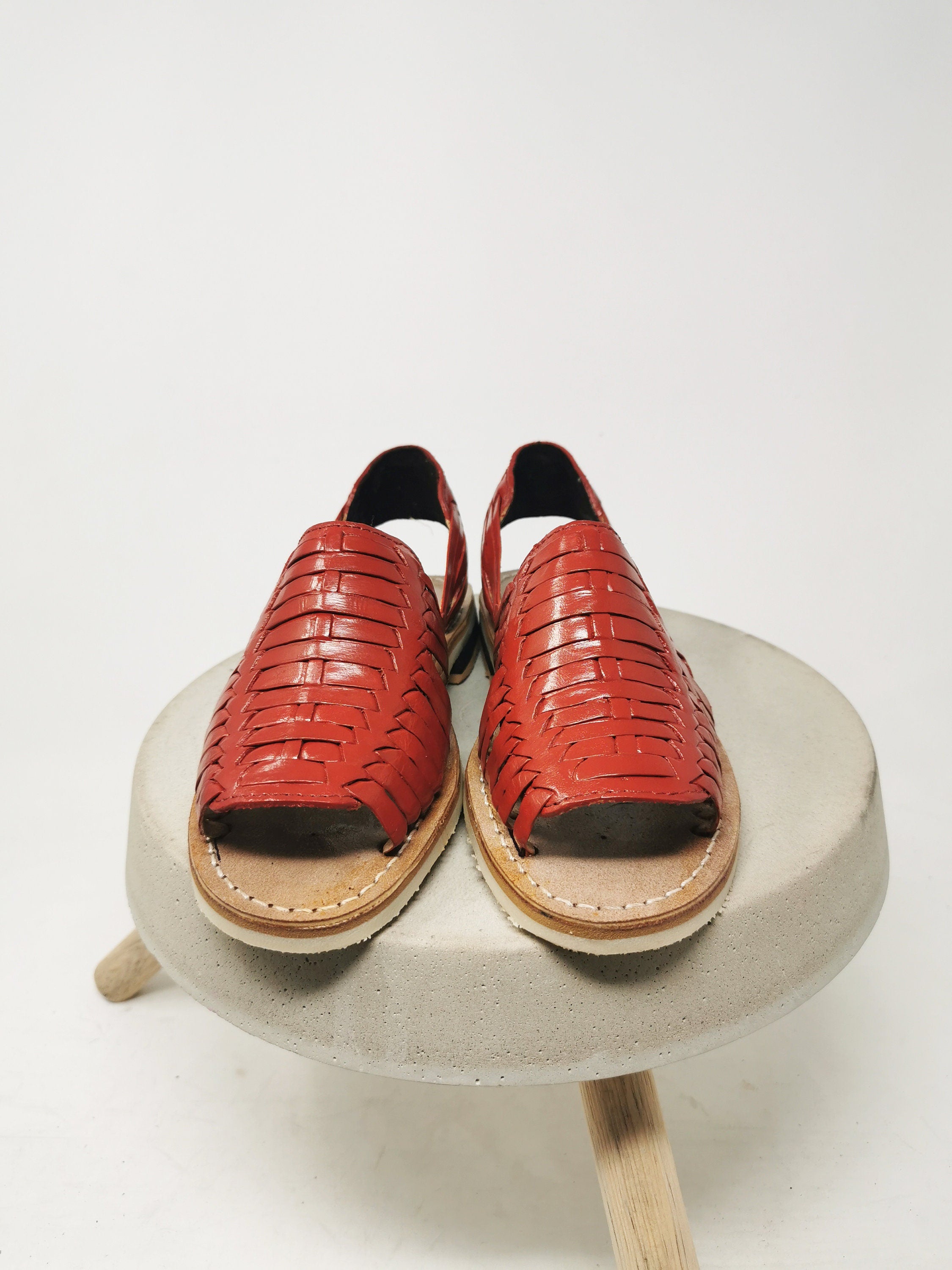 Huaraches para mujer en color rojo con punta abierta - Confort y estilo en tus pies