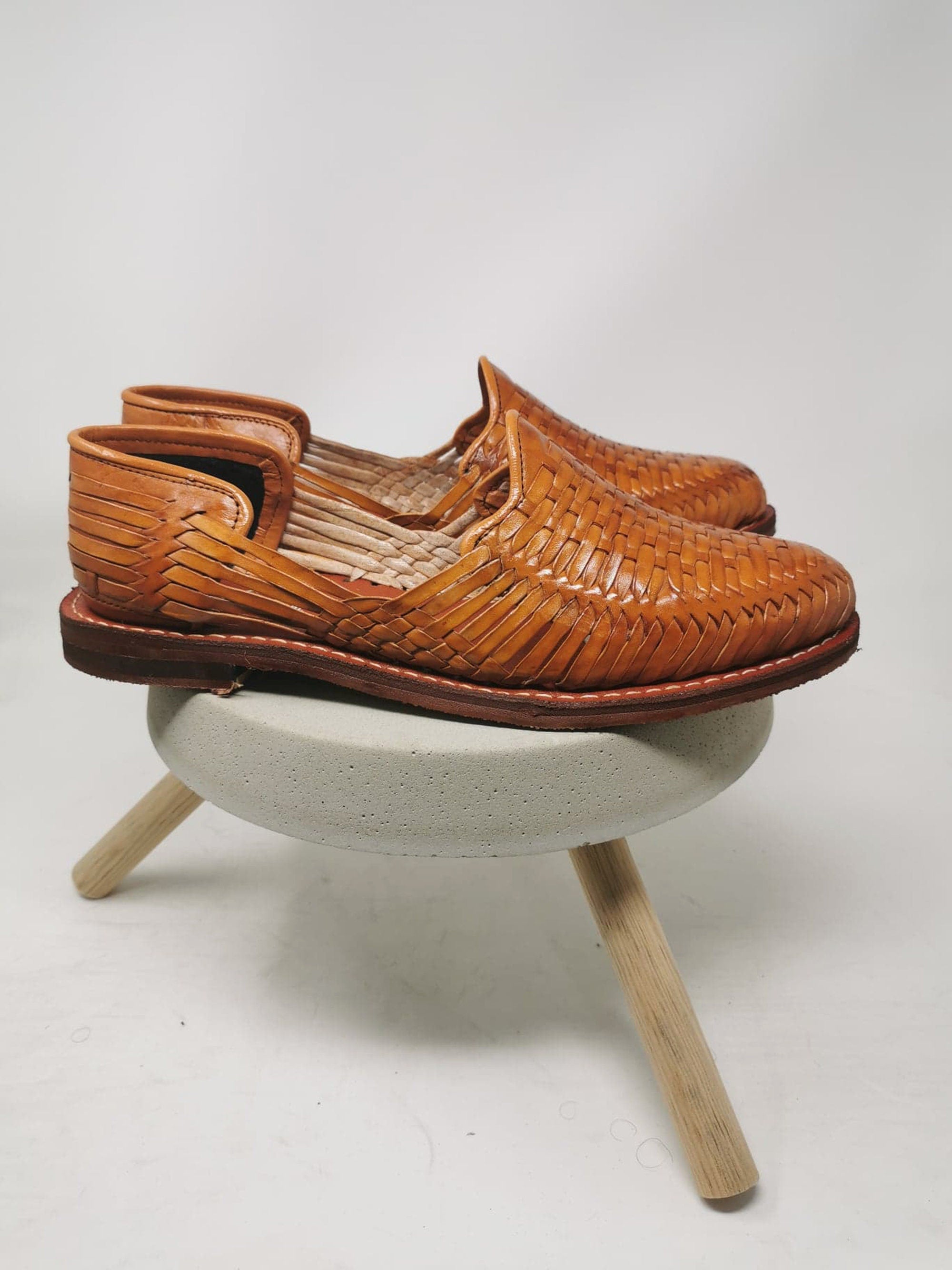 Men's closed-toe huaraches in shedron color - handmade with genuine leather sole