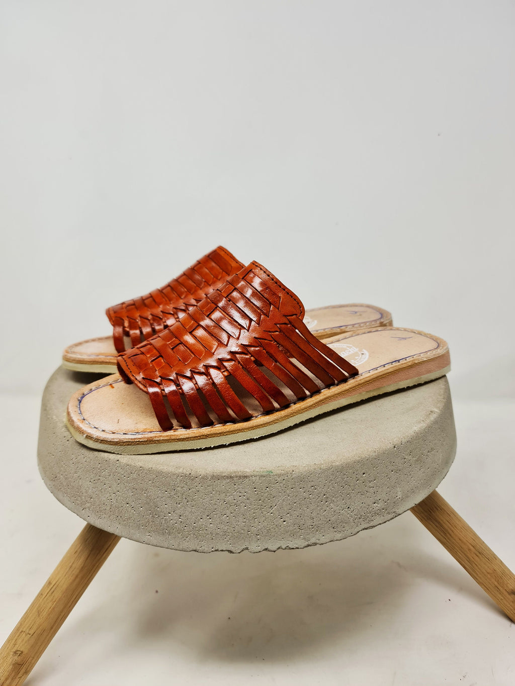 Women's backless huaraches. Leather sandals made in Mexico