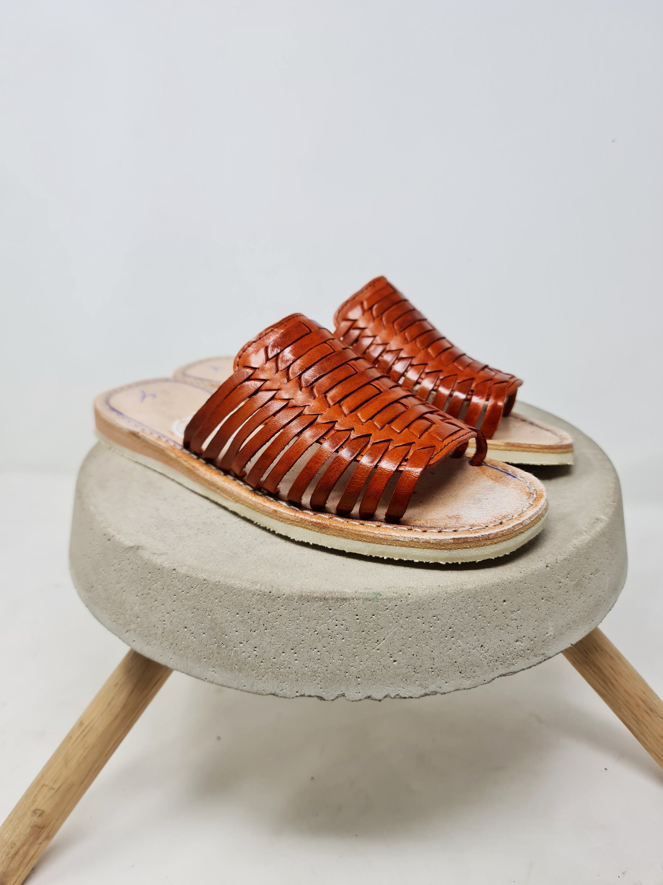 Women's backless huaraches. Leather sandals made in Mexico