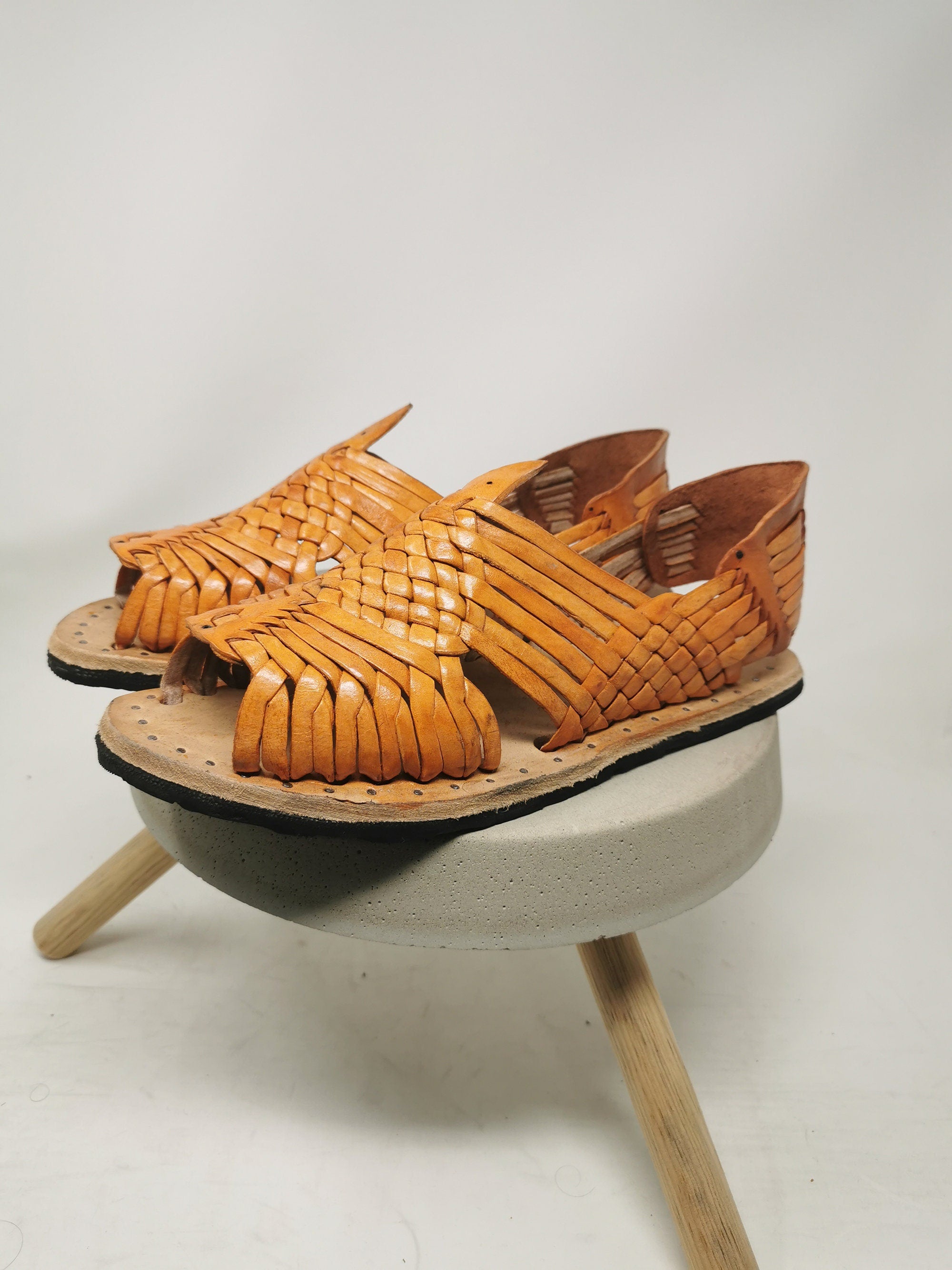 Men's Huaraches Mexican sandals. 100% leather, vintage. Handmade Pachuco huarache.