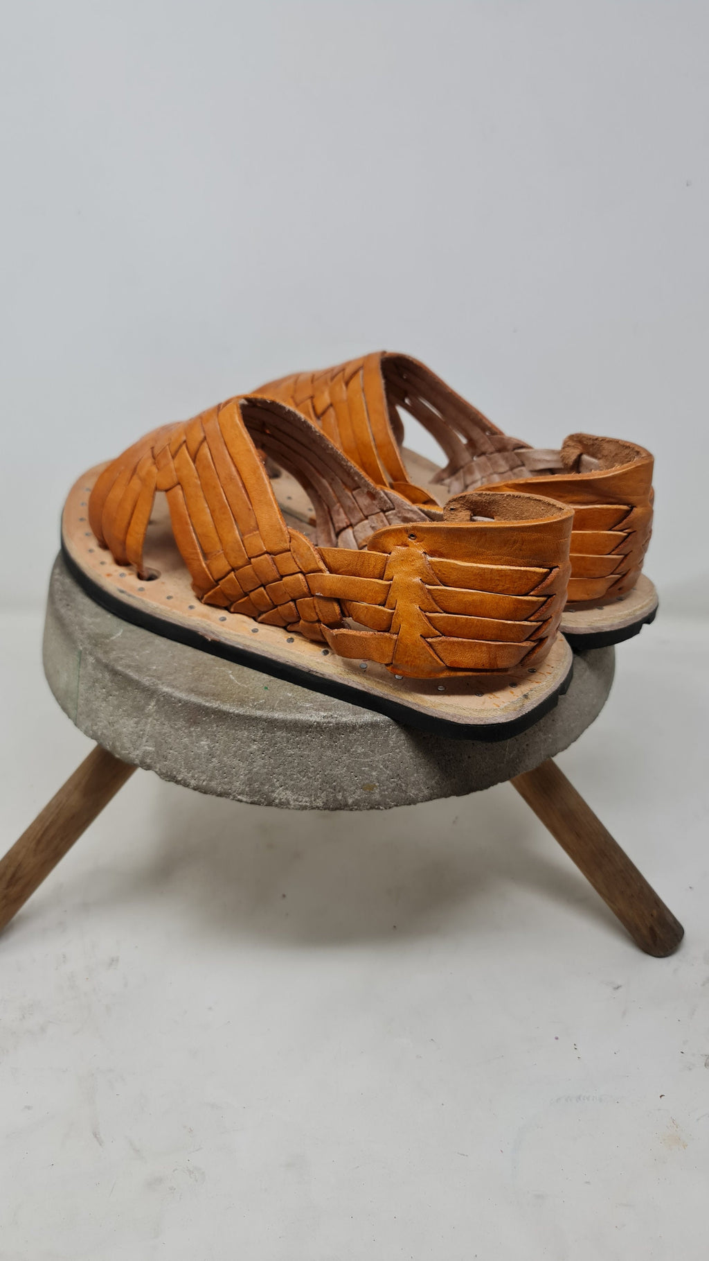 Mens Huaraches sandals mexican. 100% leather, vintage. Handmade. huarache artesanal playero. hecho a mano