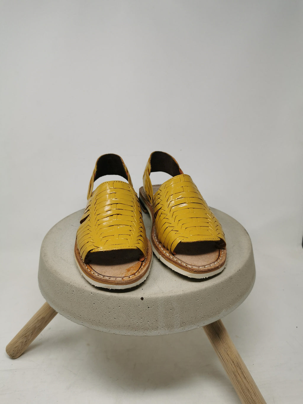 Huaraches para mujer en color amarillo mostaza - Estilo y confort para tus pies