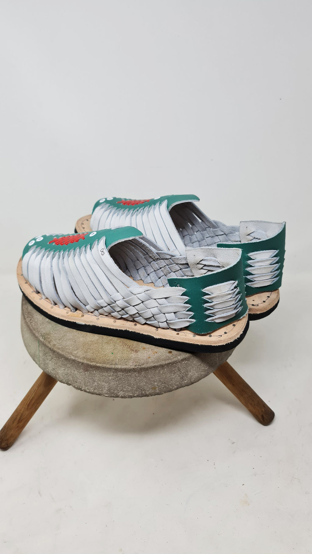 Men's white strap huaraches. Mexican sandals with tire sole