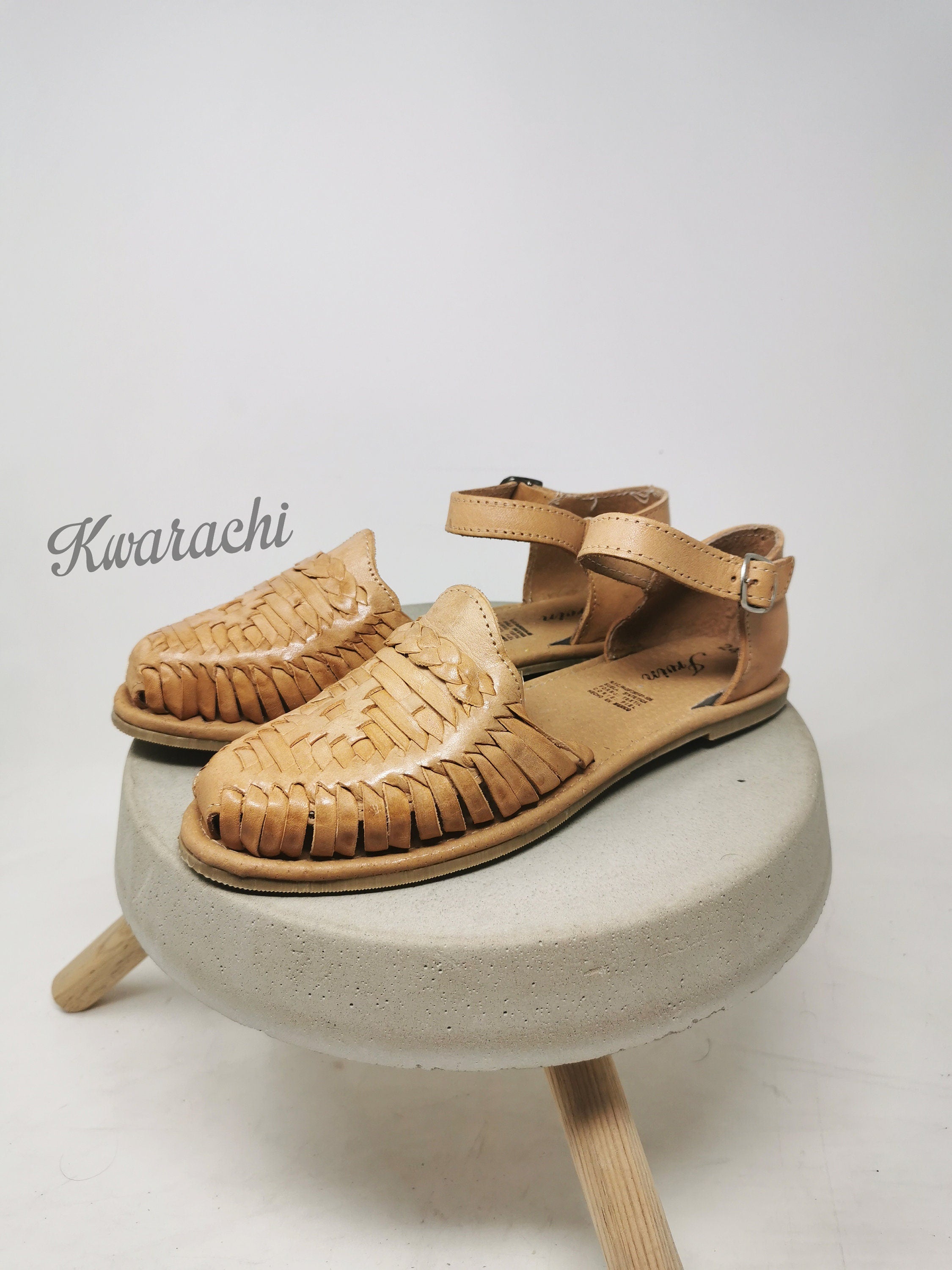 Women's huaraches with buckle, handmade Mexican sandals