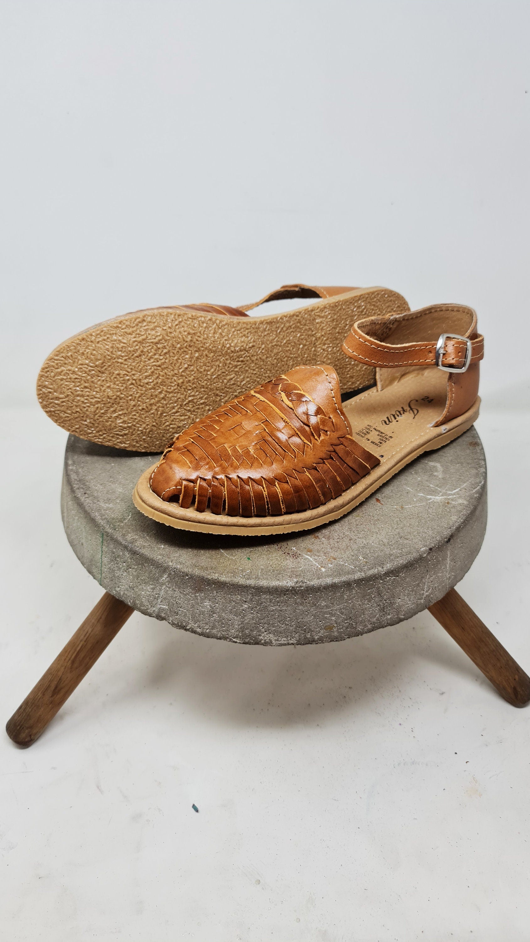 Women's brown buckled huaraches - Stylish and comfortable design