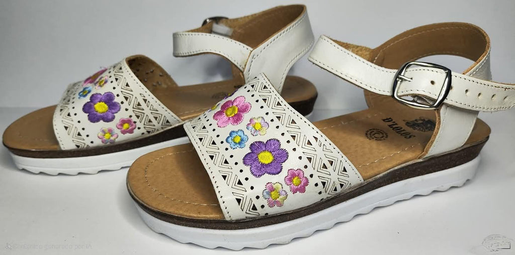 Handmade huaraches for women with embroidered flowers | Ankle strap and high sole | Comfortable, cool, and colorful