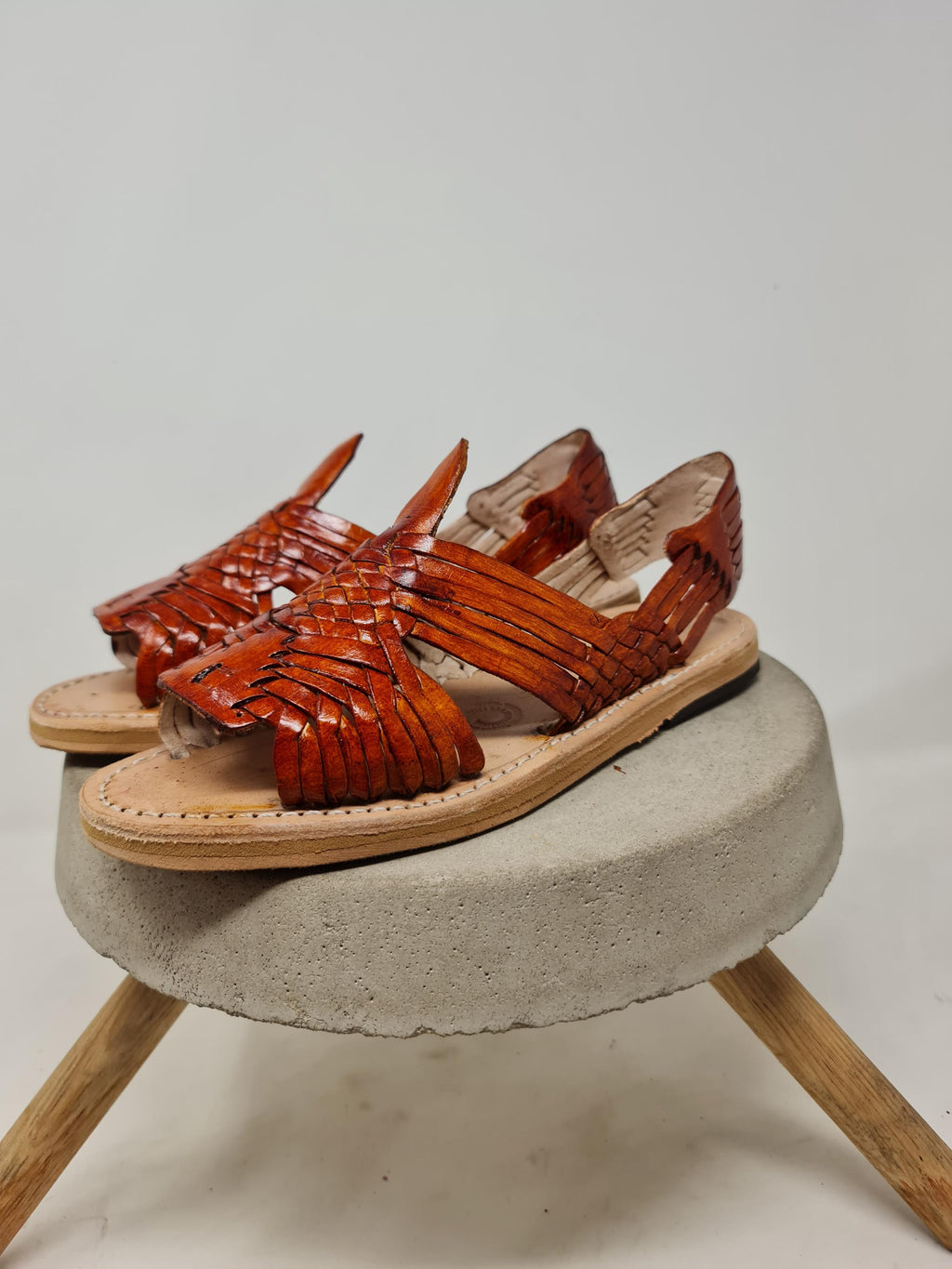 Women's tobacco leather open toe pachuco huaraches | handmade Mexican sandals made in Mexico