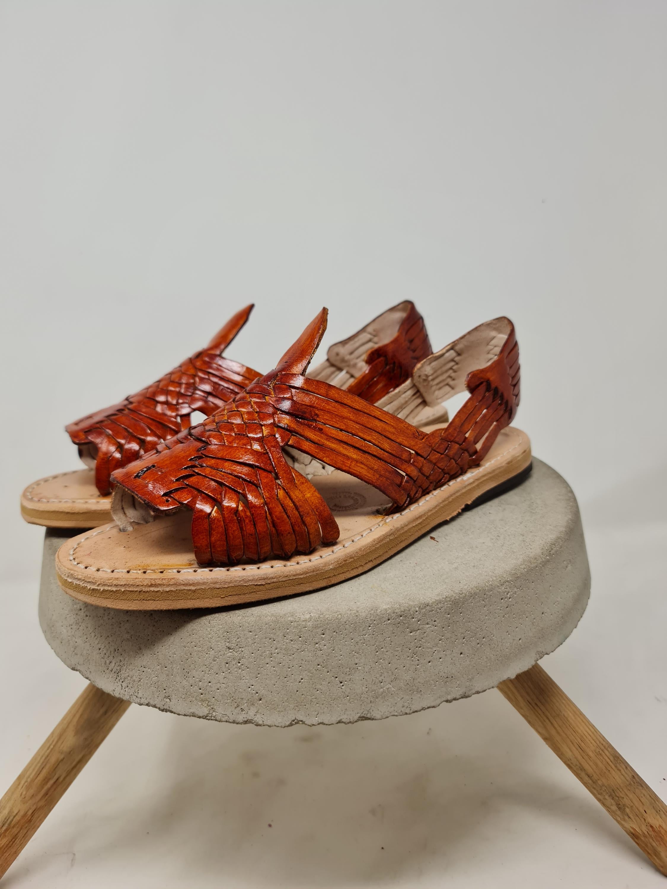 Women's tobacco leather open toe pachuco huaraches | handmade Mexican sandals made in Mexico