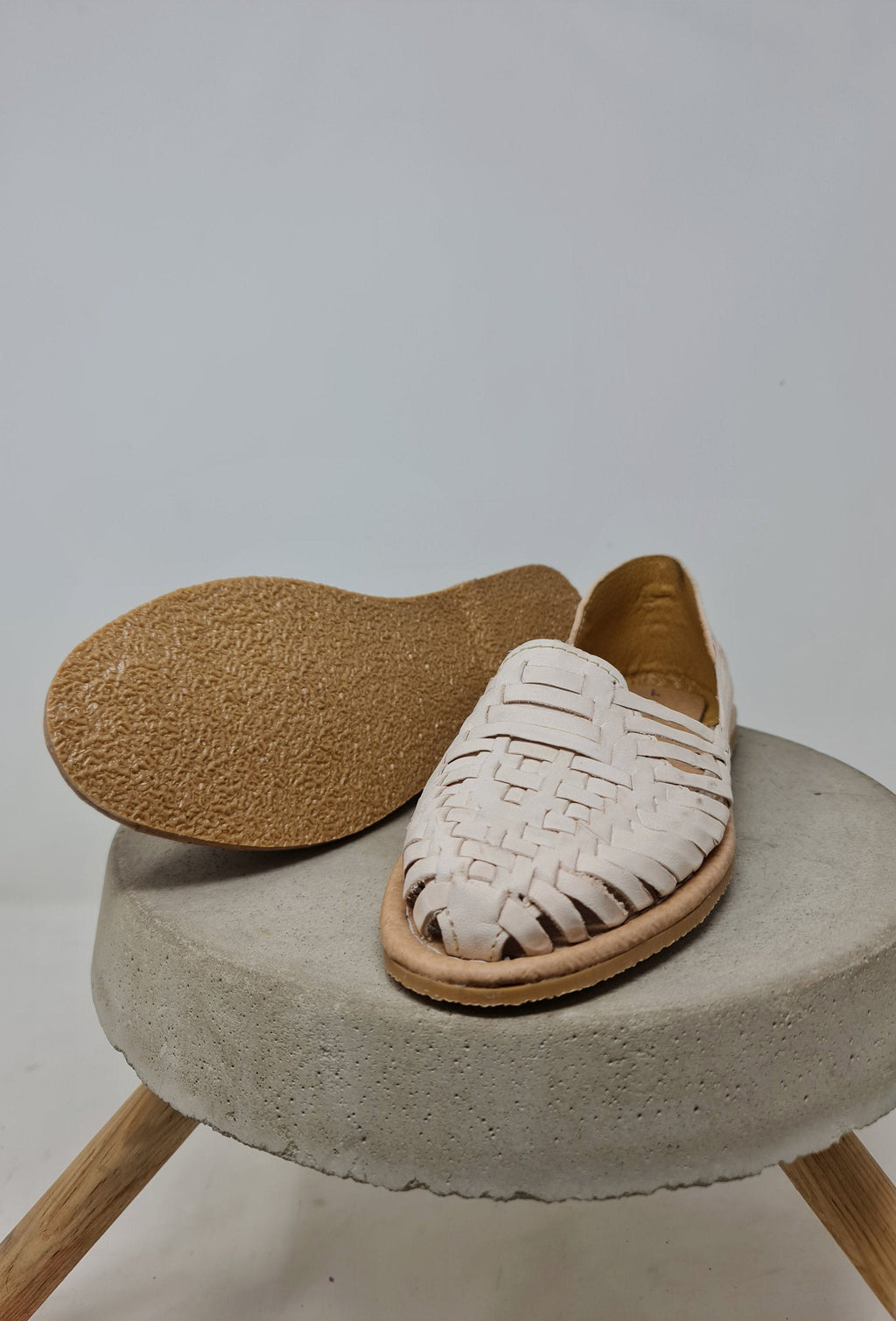 Mexican huaraches for women. Natural leather sandals