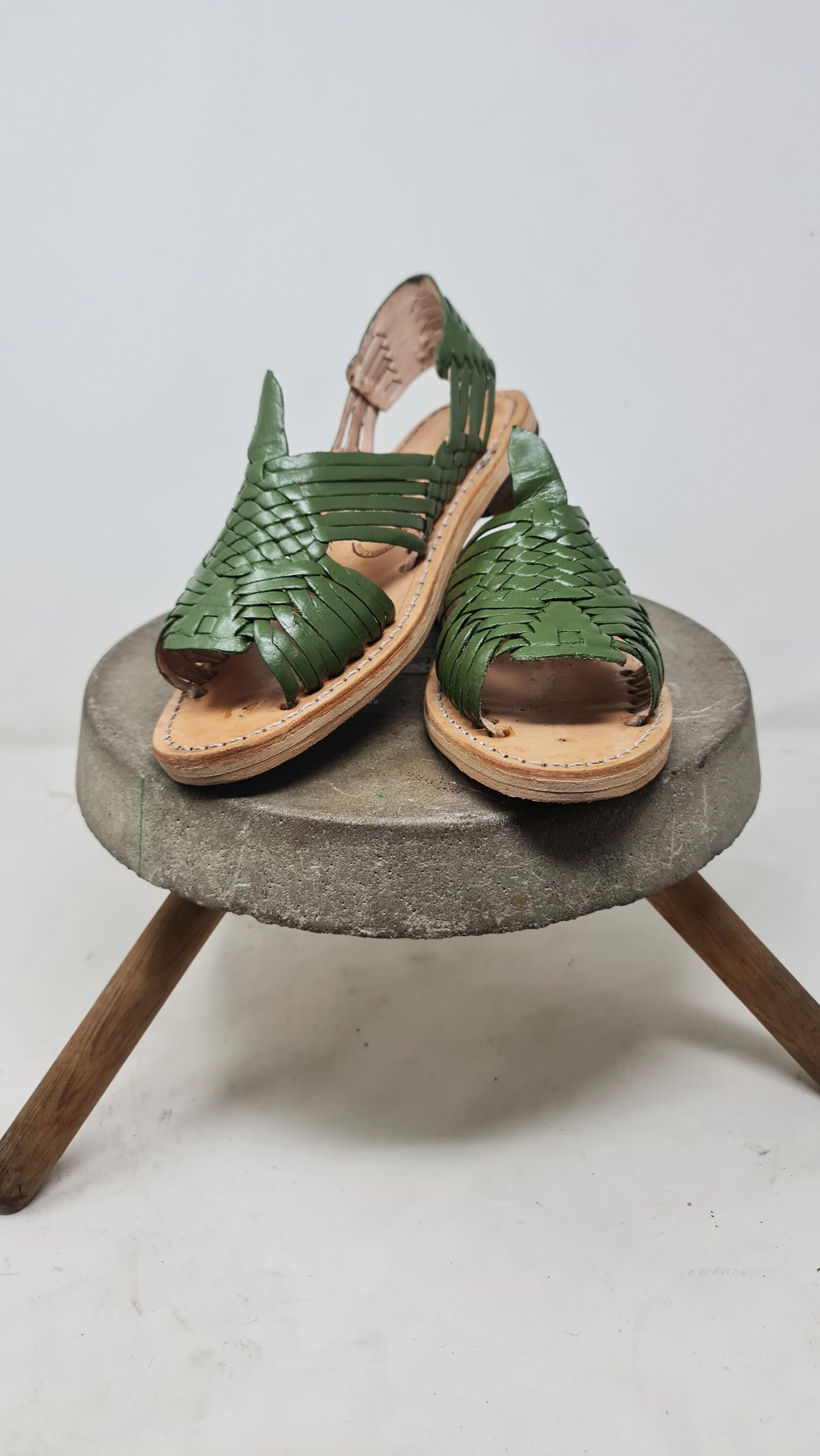 Women's Mexican Huaraches Pachuco Style in Avocado Color | Handmade