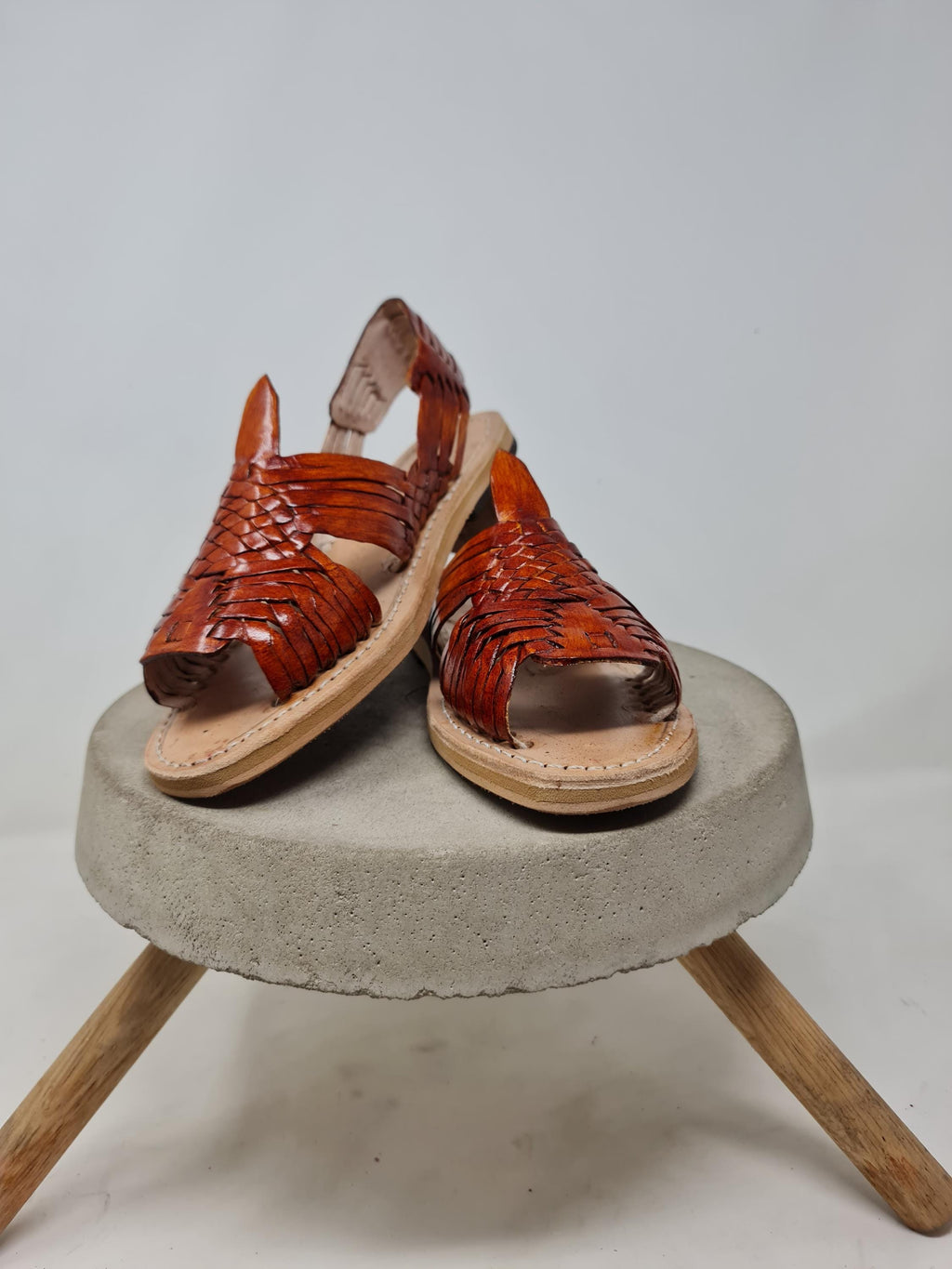 Women's tobacco leather open toe pachuco huaraches | handmade Mexican sandals made in Mexico