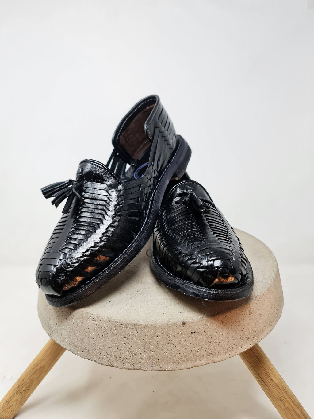 Mexican huaraches for men. Handmade black shoes