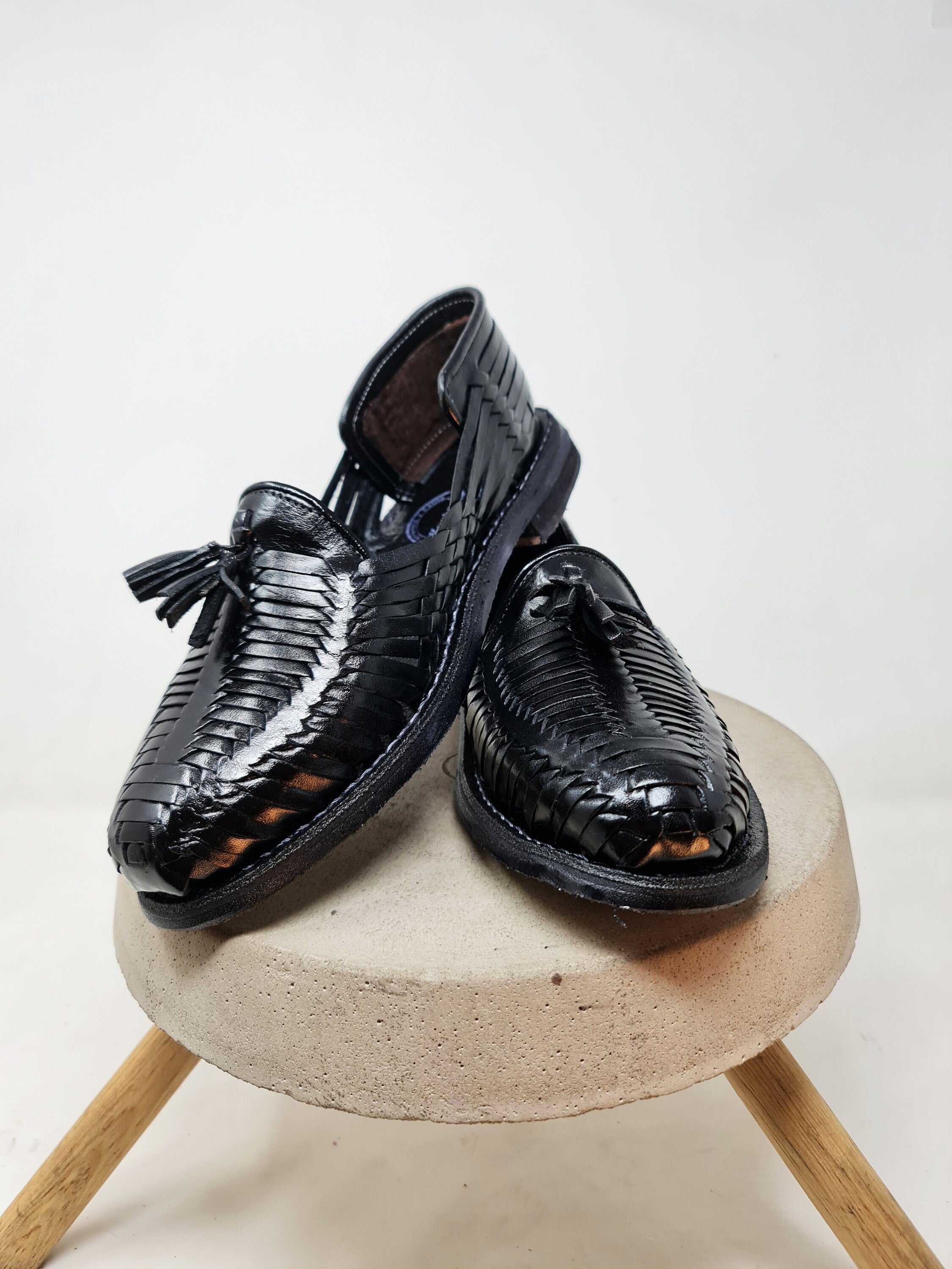 Mexican huaraches for men. Handmade black shoes