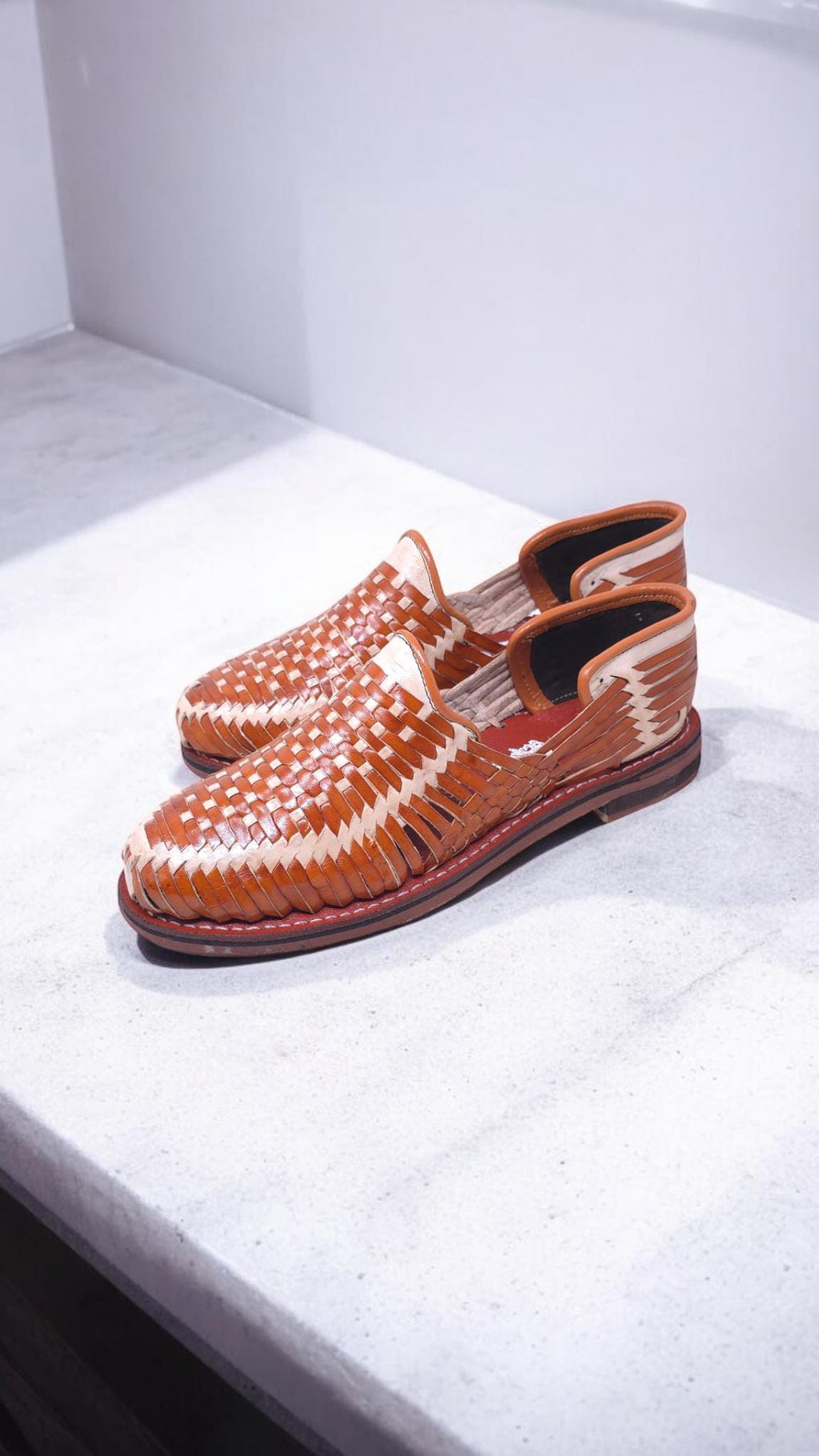 Huaraches cerrados para hombre – cuero, suela de goma