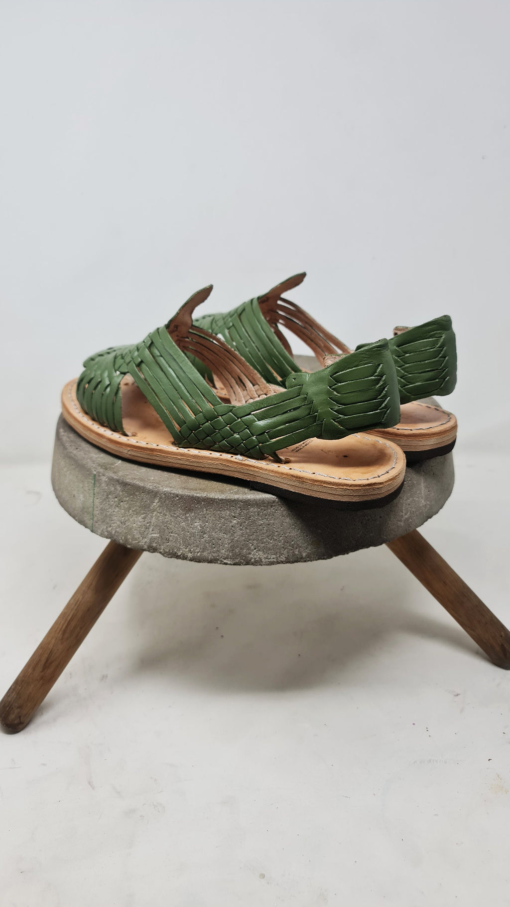 Women's Mexican Huaraches Pachuco Style in Avocado Color | Handmade