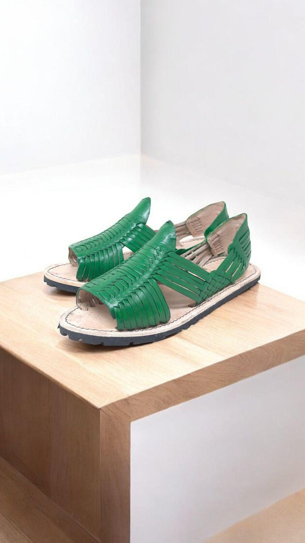 Men's Mexican Huaraches in Green – Handmade, Comfortable, and Cool, thick rubber sole, made in Mexico