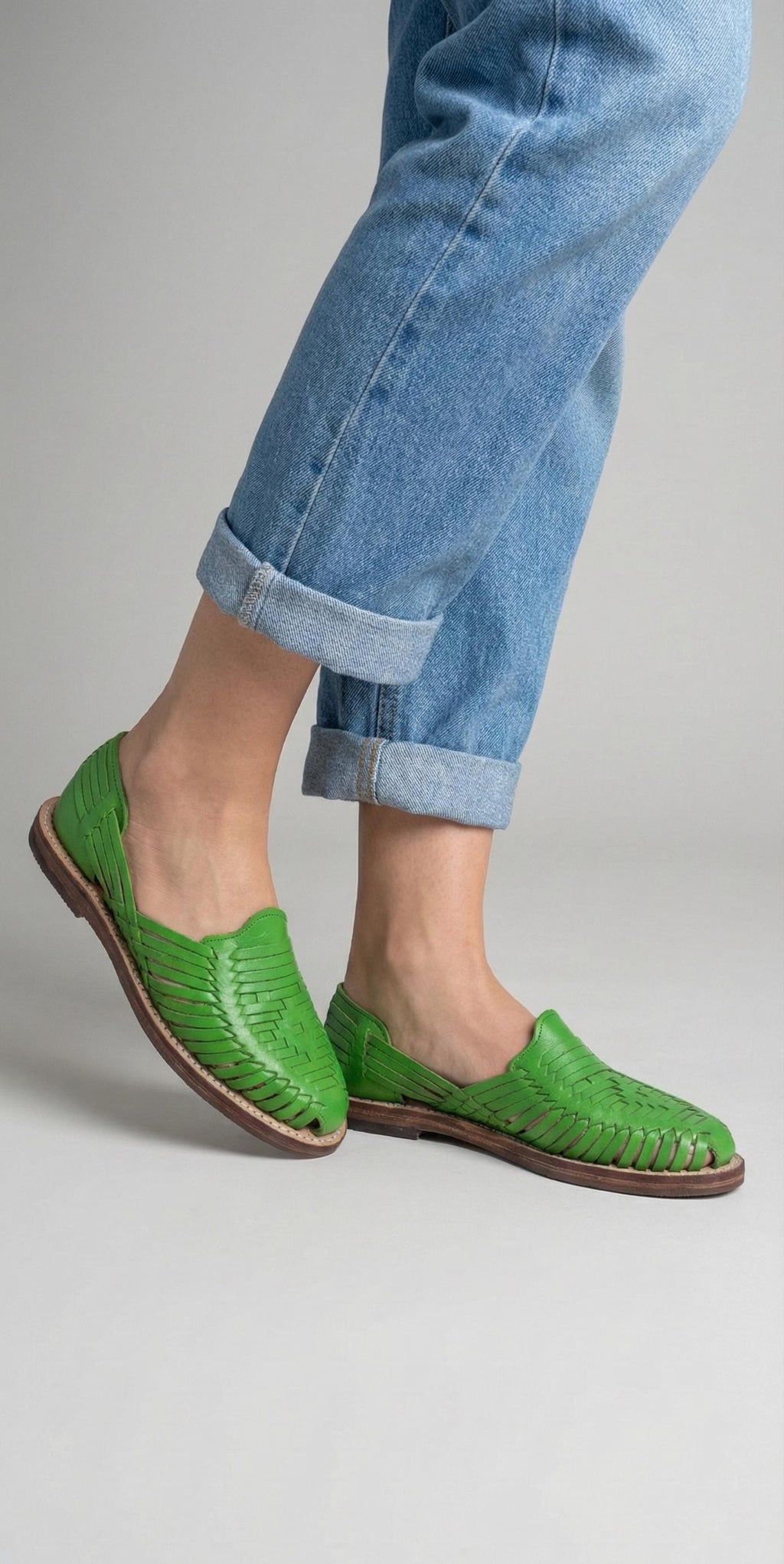 Women's closed-toe huaraches in green, genuine woven leather, rawhide sole, handmade in Mexico