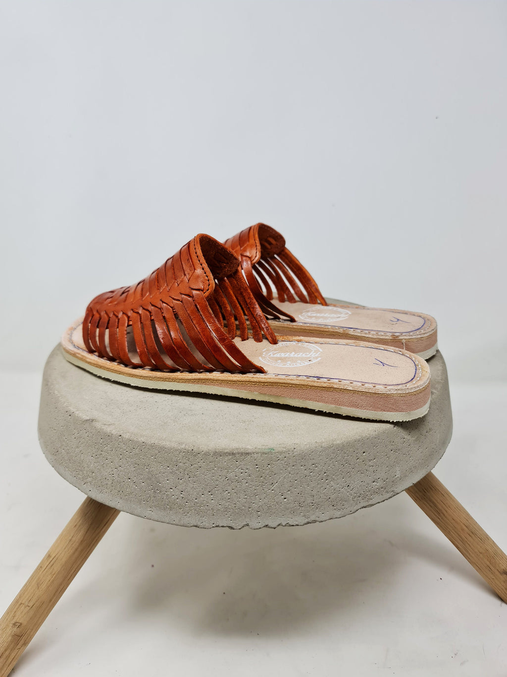 Women's backless huaraches. Leather sandals made in Mexico