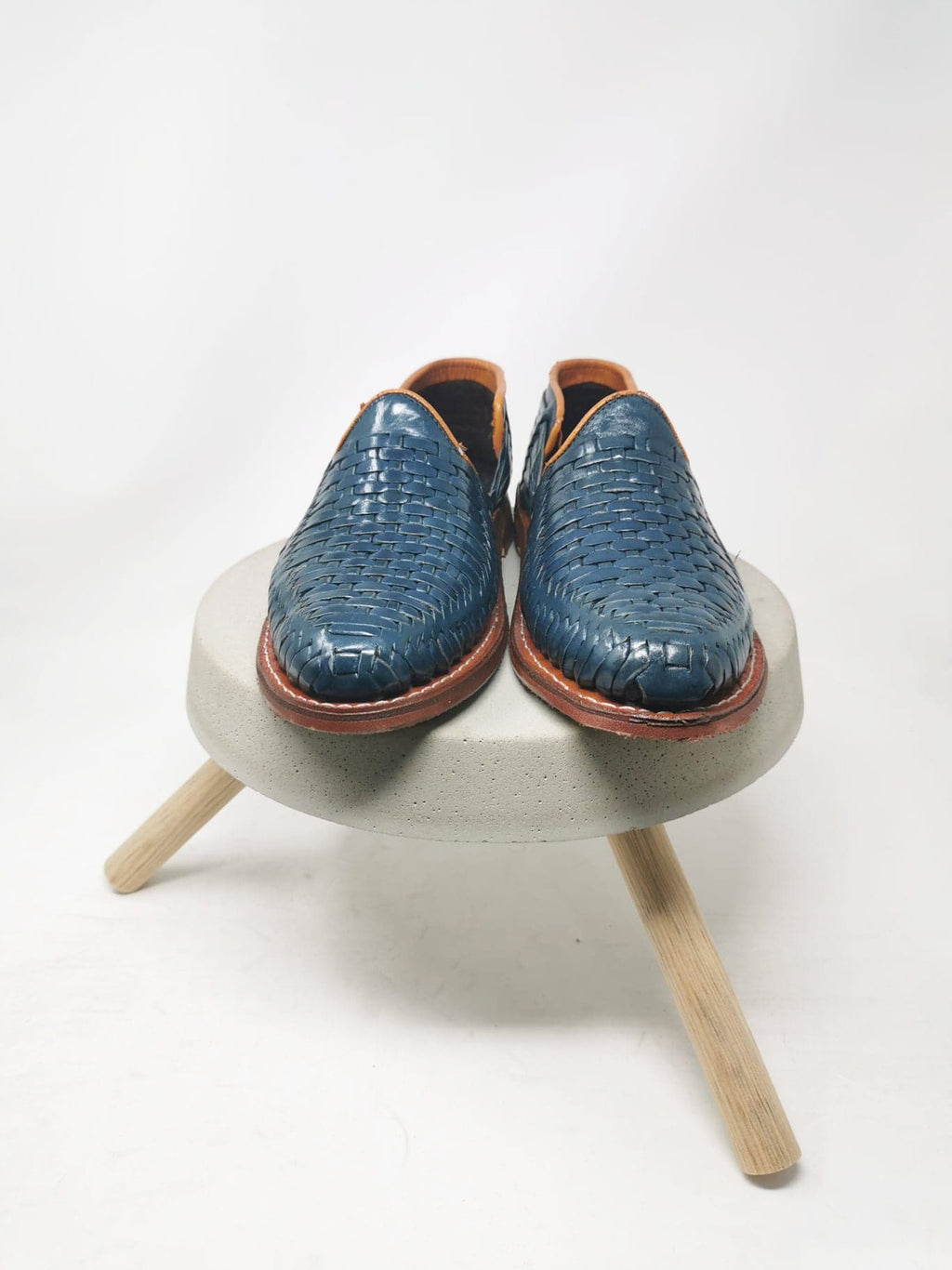 Men's blue huaraches, handmade leather shoes, made in Mexico