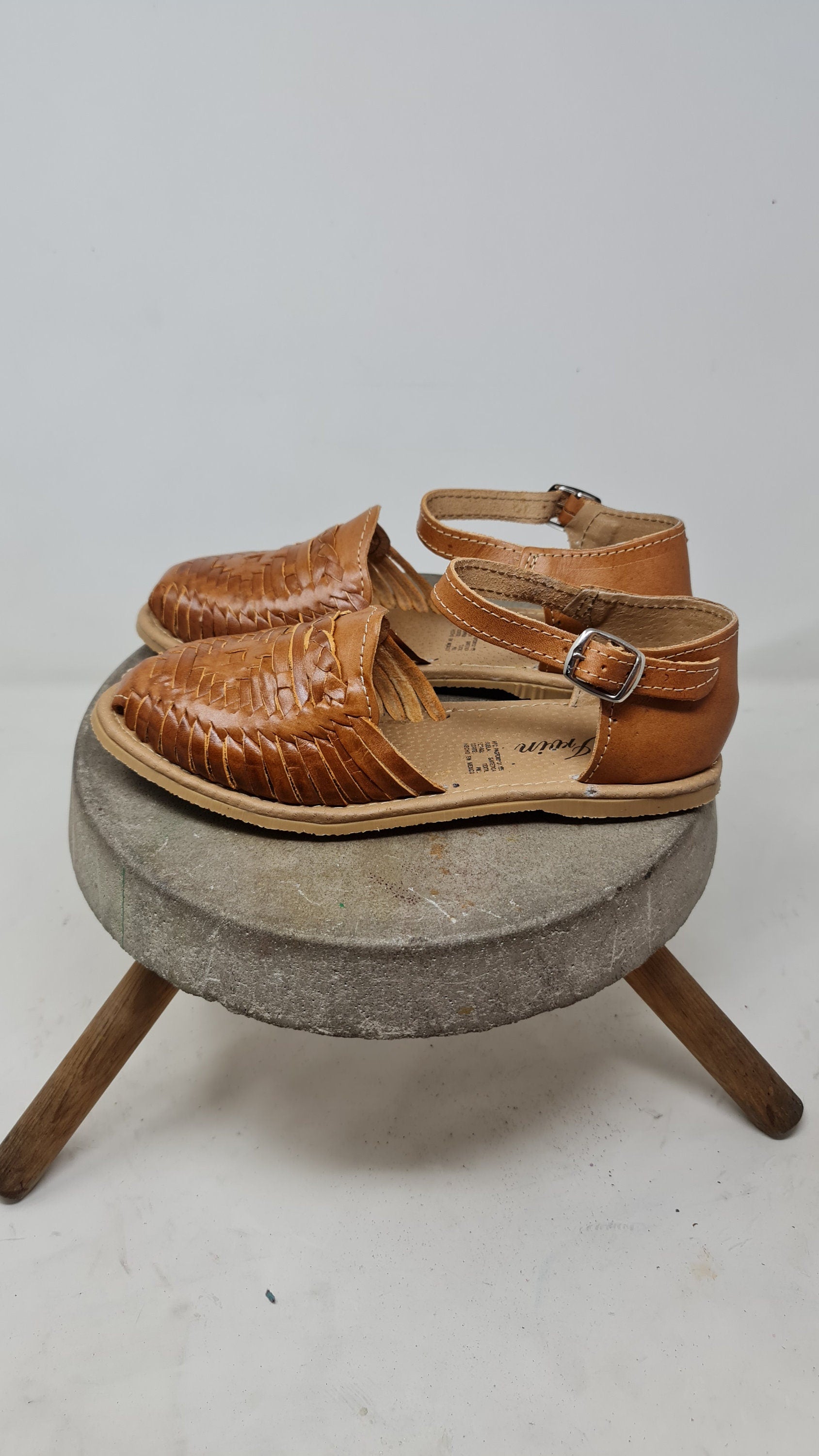 Women's brown buckled huaraches - Stylish and comfortable design