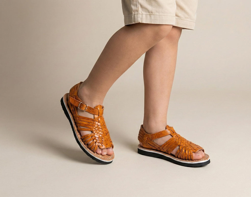 Huaraches for children. Small sizes. Mexican sandal, for kids, leather woven. For babies