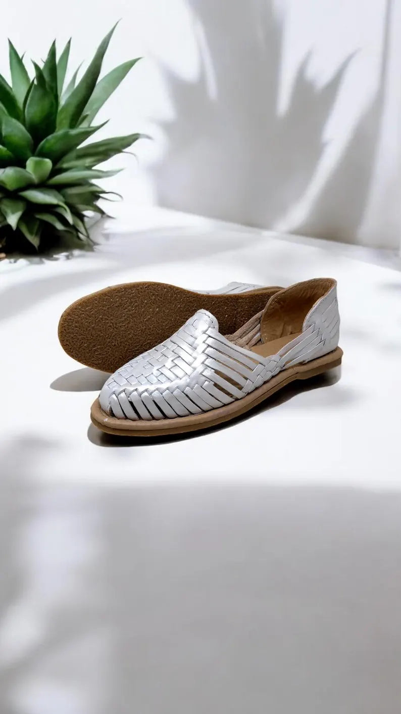 Metallic closed-toe huaraches for women, top view of the weave