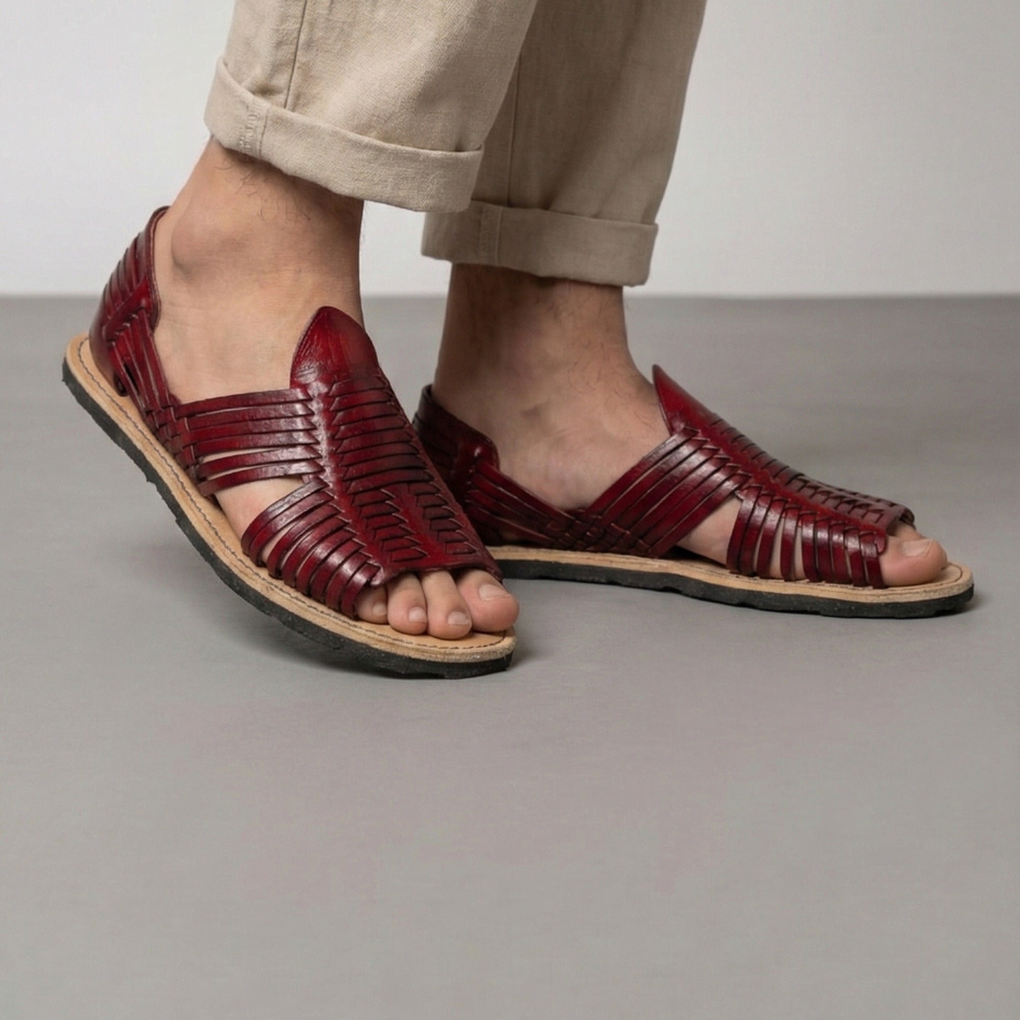 Men's Mexican leather huaraches in several colors, detail of the artisan leatherwork
