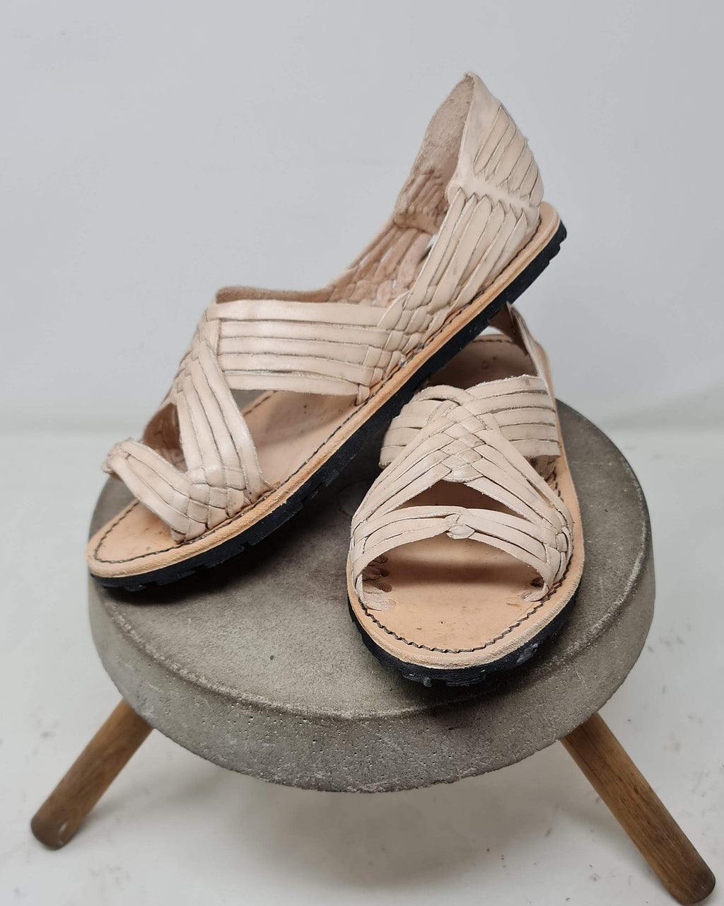 Men's open toe woven leather huarache sandals, natural leather, rubber sole, front and heel counter view
